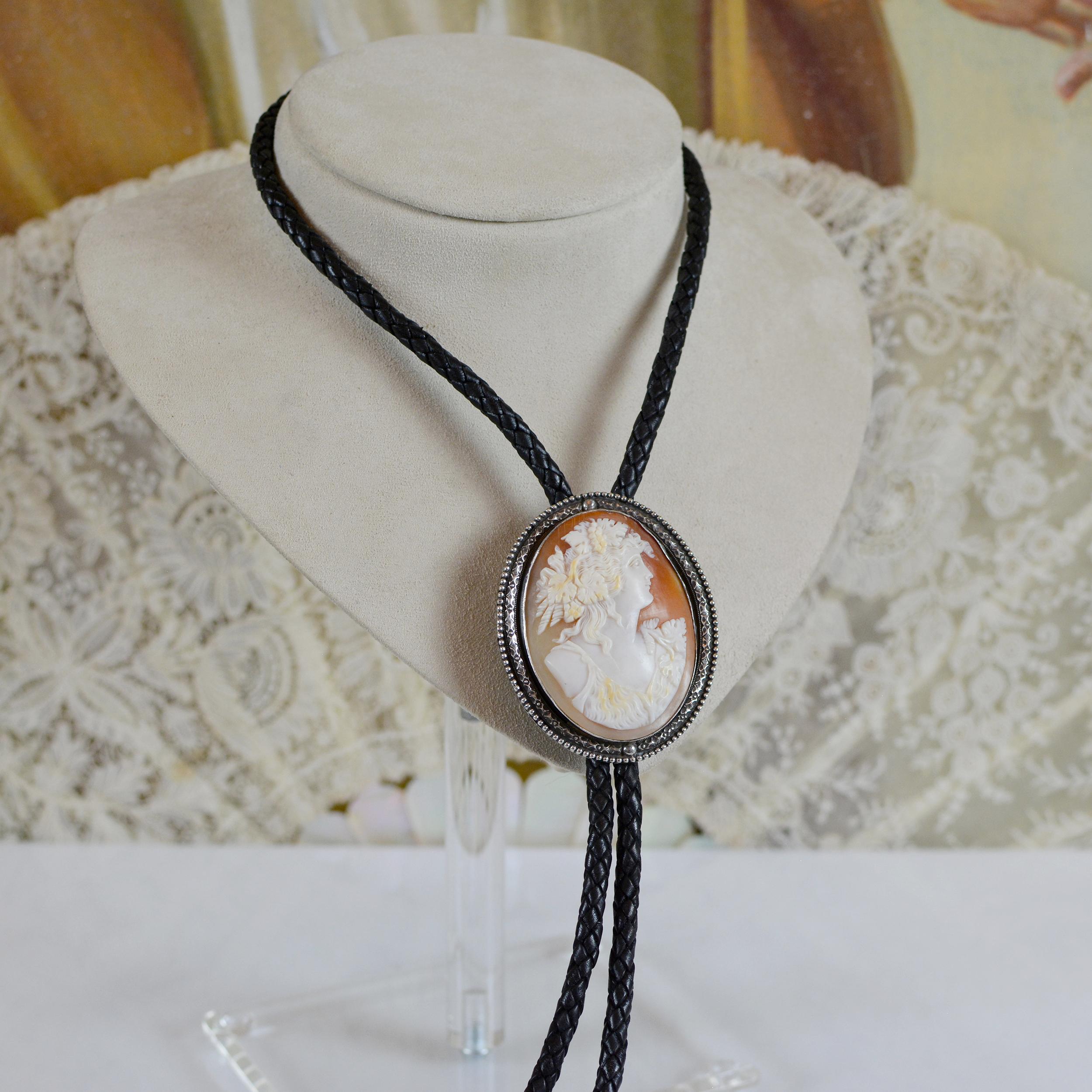 Jill Garber Barock Göttin Kamee Sterlingsilber Bolo Krawatte Halskette aus dem 19. Jahrhundert für Damen oder Herren im Angebot