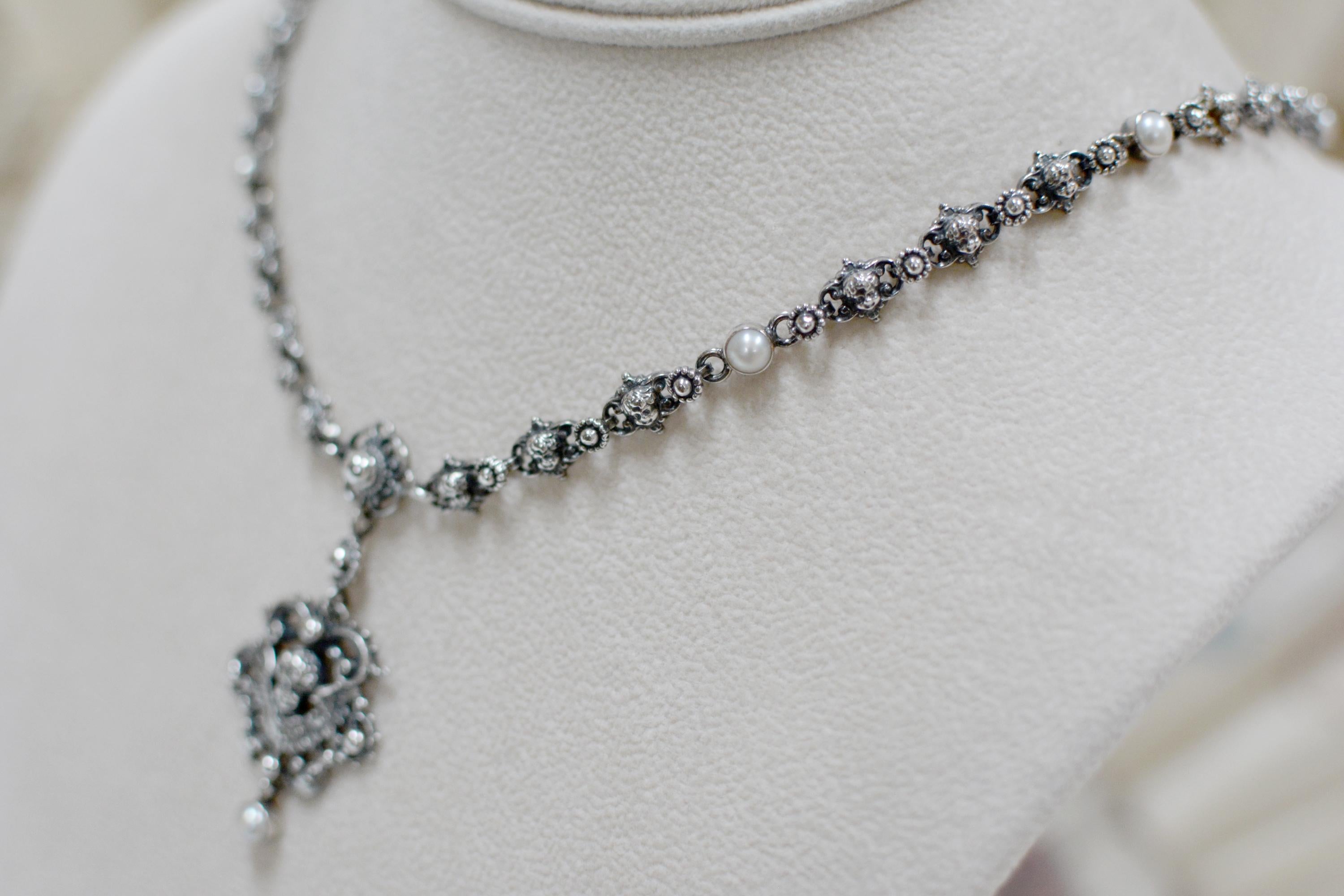 Jill Garber Barock Figurale Engelstropfen-Halskette aus Sterlingsilber mit Perlen im Angebot 1