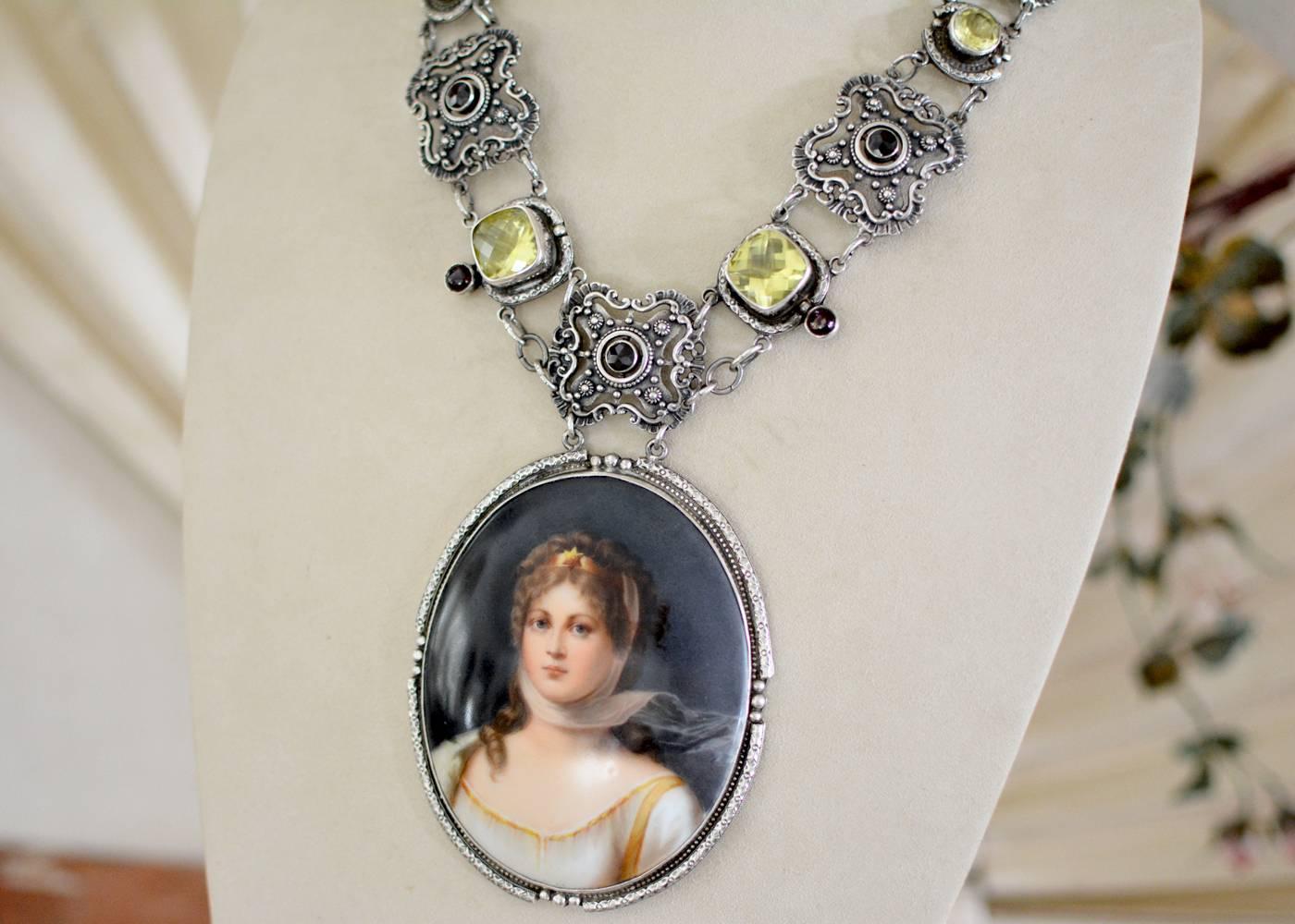Collana con ritratto del XIX secolo di Jill Garber con granati e quarzo limone In condizioni ottime in vendita a Saginaw, MI