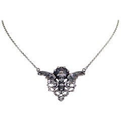 Jill Garber Rokoko-Halskette mit geflügeltem Archangel Michael-Anhänger aus Sterlingsilber