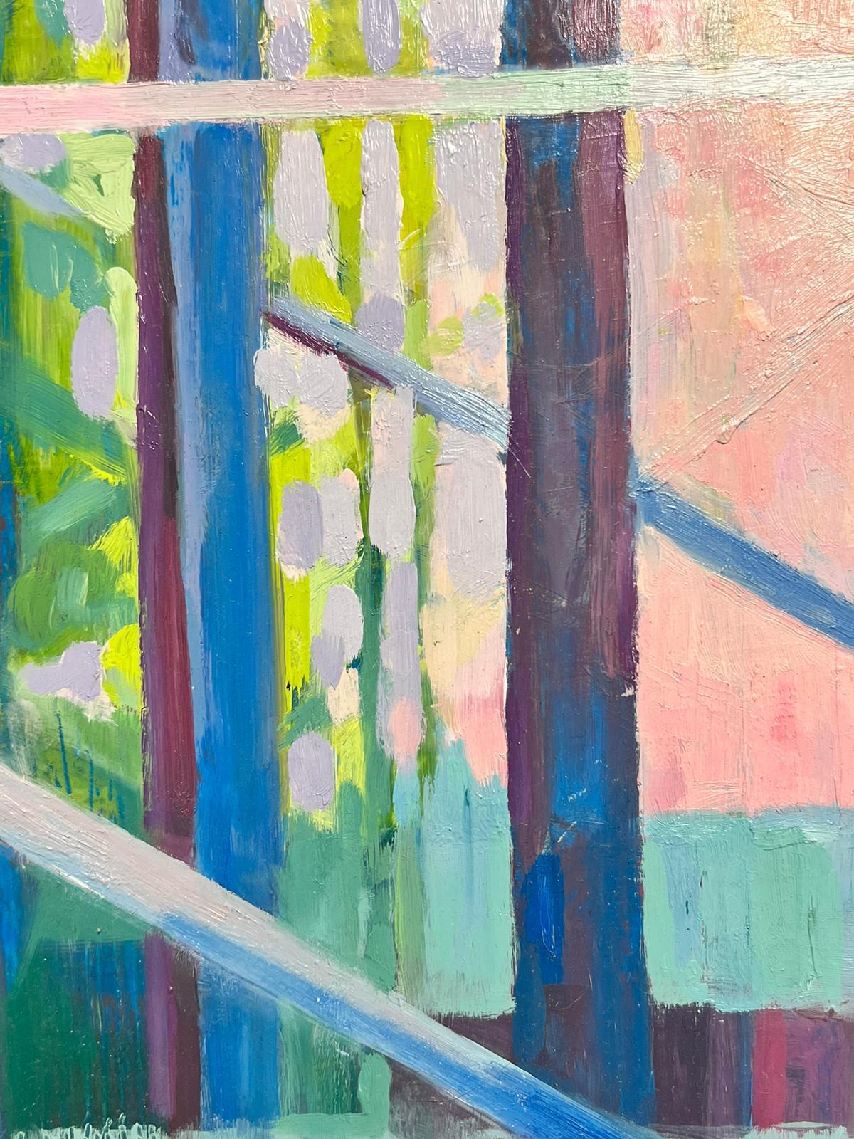 Pittura contemporanea britannica Pittura astratta vista finestra su giardino verde rosa - Painting di Jill Jackson