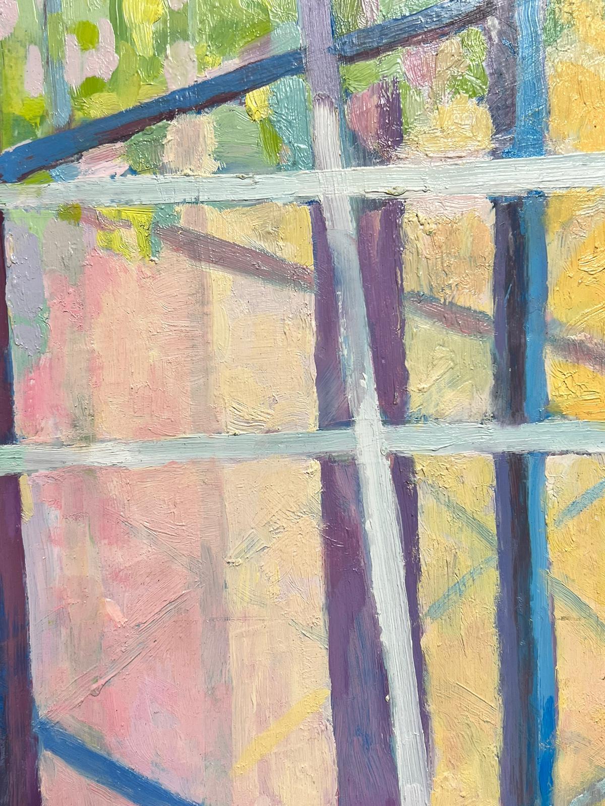 Pittura contemporanea britannica Pittura astratta vista finestra su giardino verde rosa - Painting Moderno di Jill Jackson