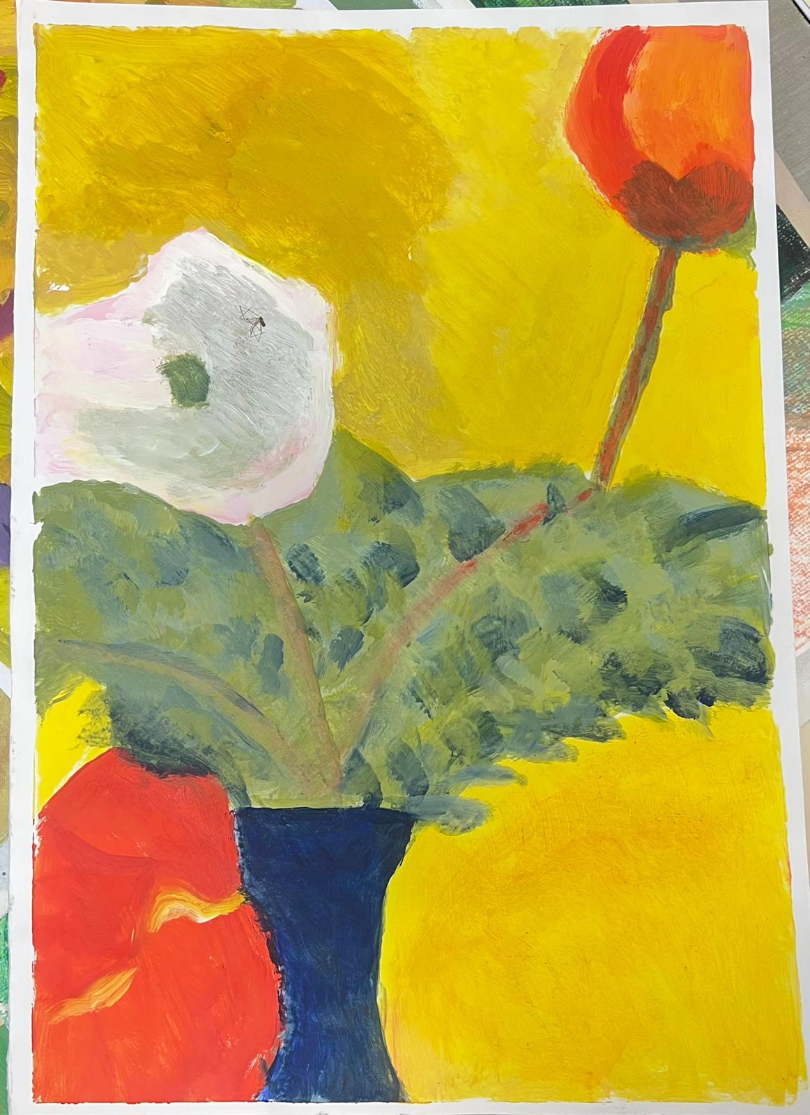 Bodegón floral moderno con fondo amarillo intenso - Painting de Jill Jackson