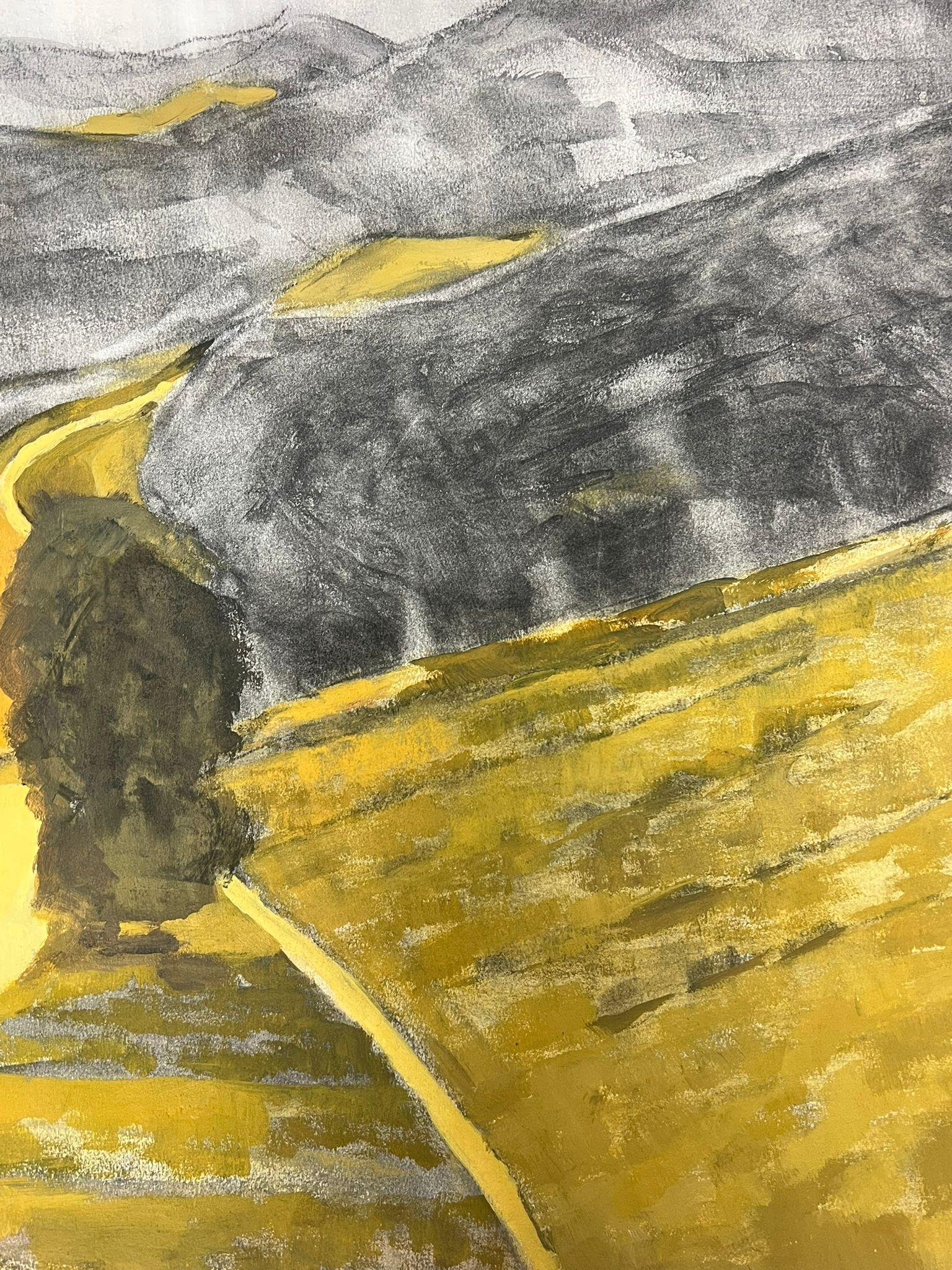 Modernistische Landschaft in Erdgelben und grauen Tönen mit Rolling Hills im Angebot 1