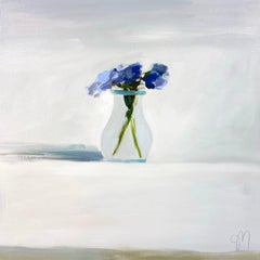 Jill Matthews, « Blue Bouquet », peinture de nature morte à fleurs claires et aériennes