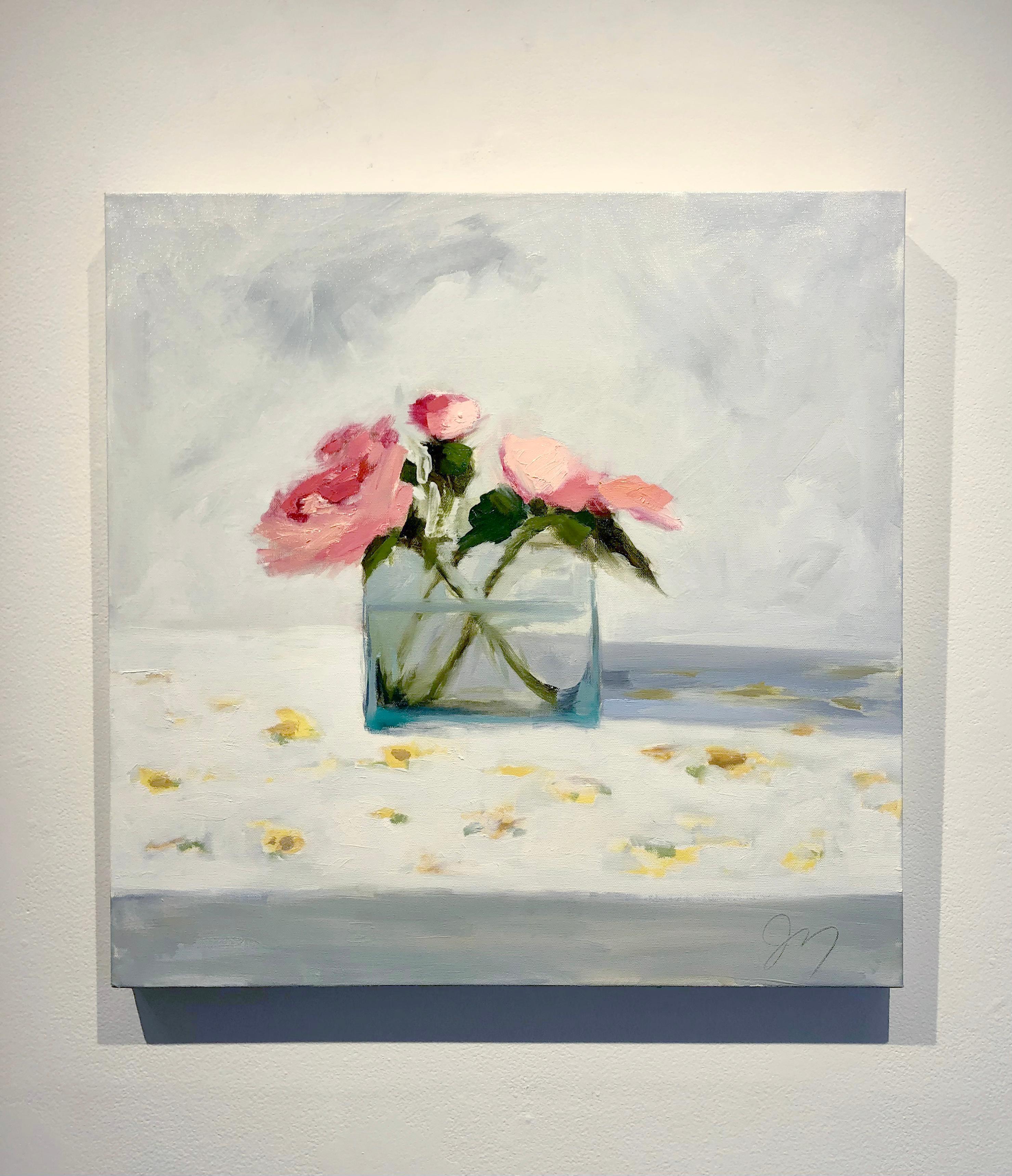 Jill Matthews, „Rosa Pfingstrosen“ Frühlingsblumenstrauß mit klarblauer Vase im Angebot 1