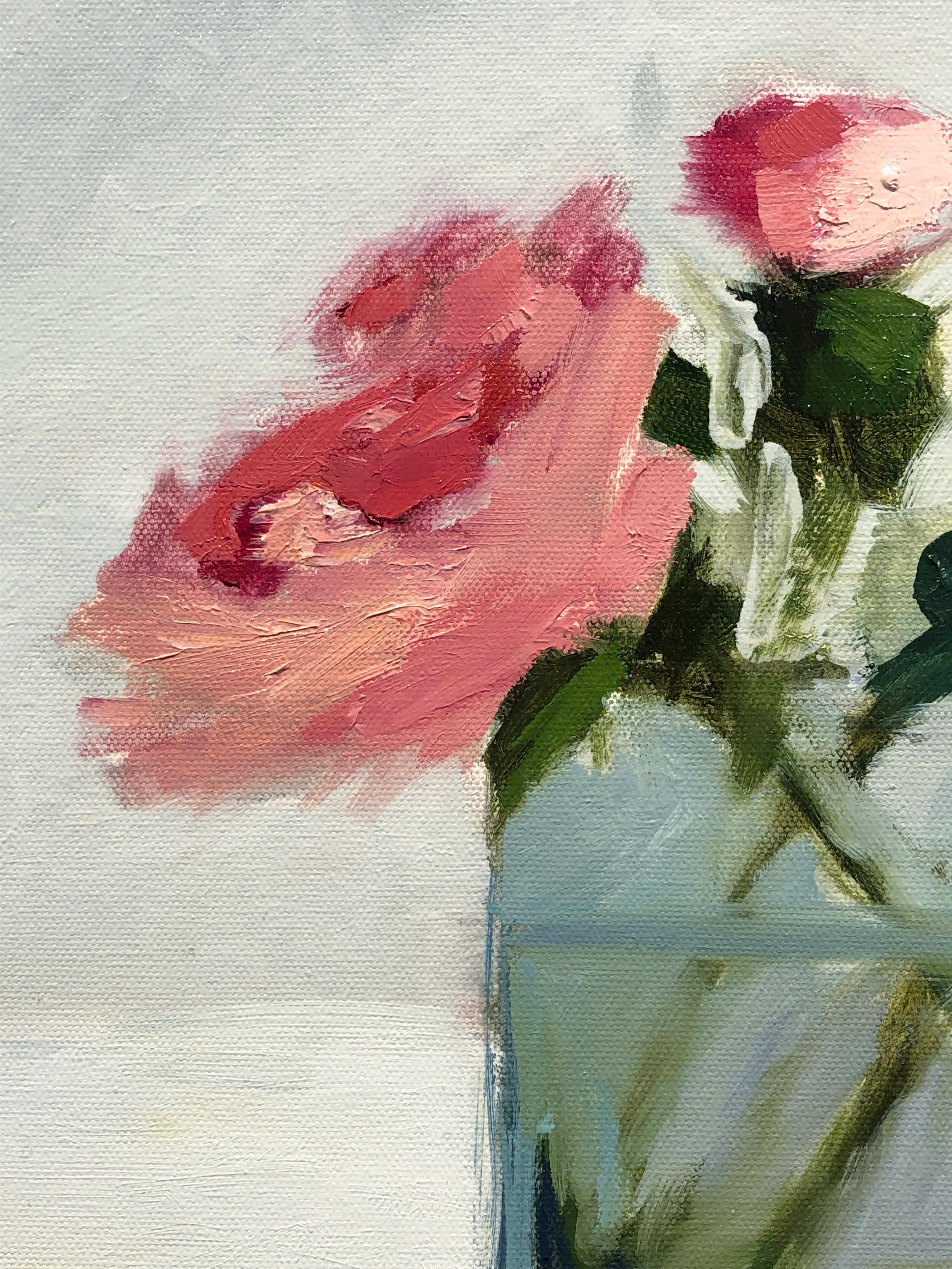 Jill Matthews, „Rosa Pfingstrosen“ Frühlingsblumenstrauß mit klarblauer Vase im Angebot 5