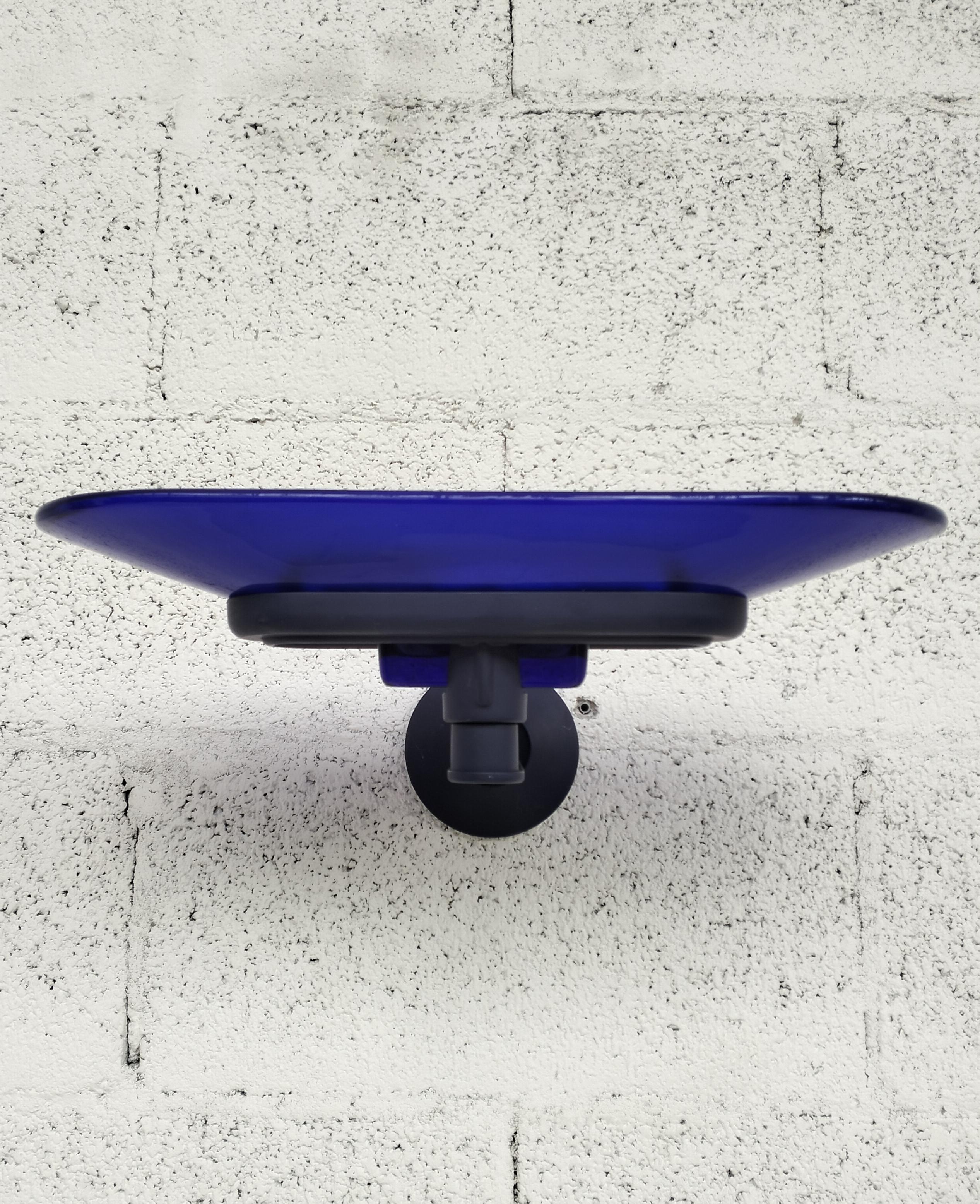 Perry King (born in London in 1938) had studied Industrial Design in Great Britain, in Birmingham, but had settled in Italy since 1964, becoming one of the most appreciated figures - professionally and humanly - in the world of Italian