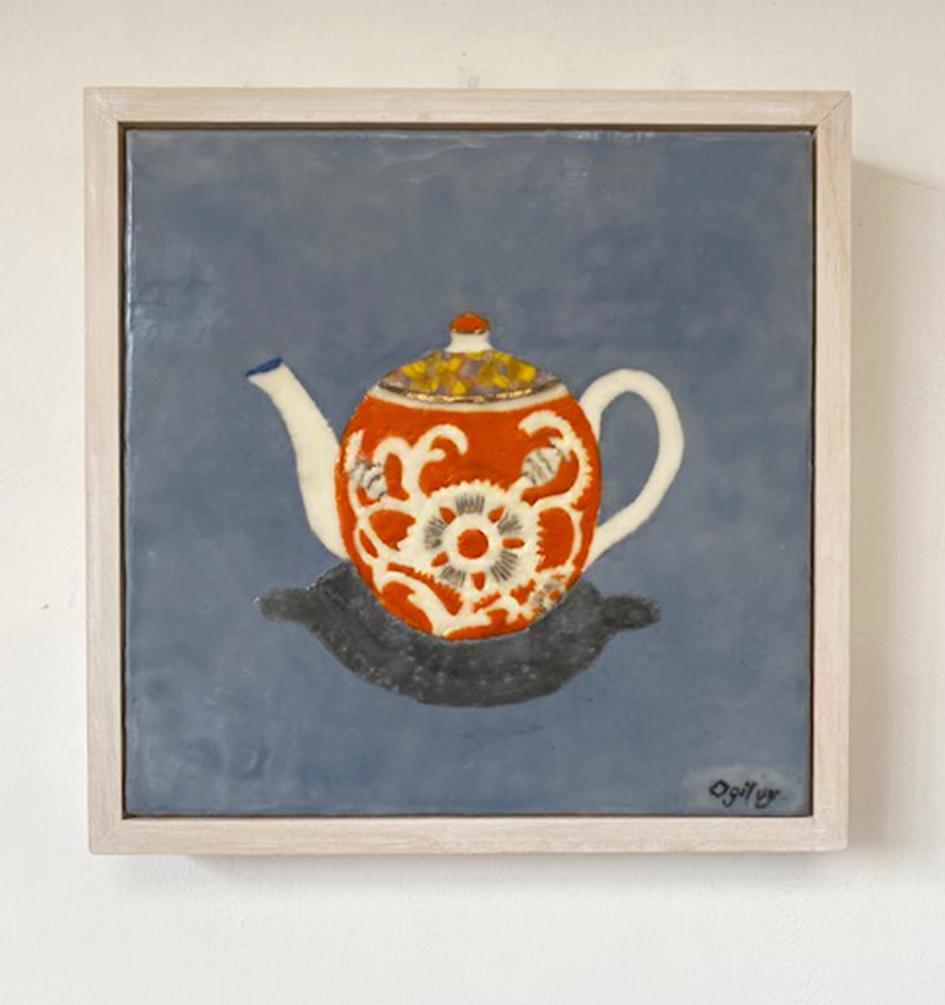 Enkaustik-Gemälde „Orange Pekoe“ auf Karton Stillleben-Teekanne in Orange und Weißgold – Painting von Jill Ogilvy