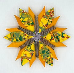 Sonnenstern-Blume, helle botanische Wandskulptur, gelb, orange, grün