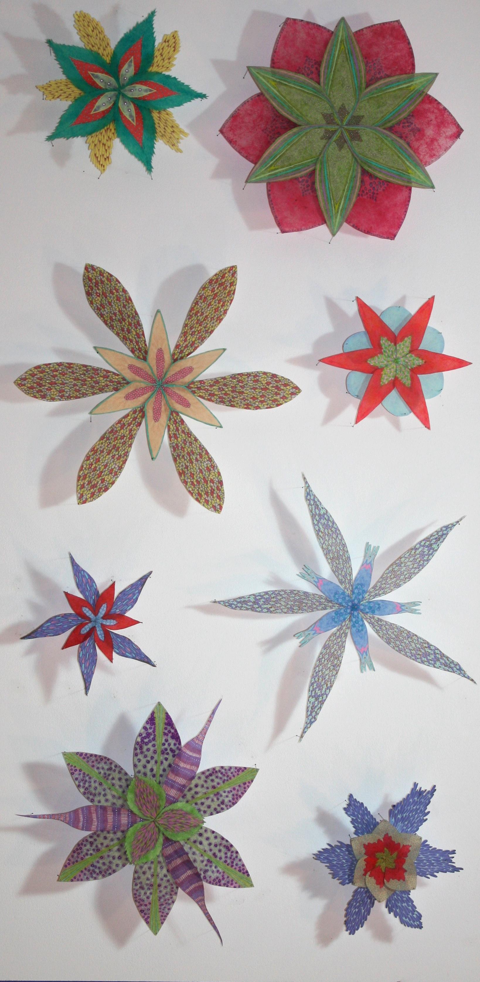 Sculpture botanique bleu ciel rose encadrée, bleu, rose, vert, jaune, violet - Print de Jill Parisi