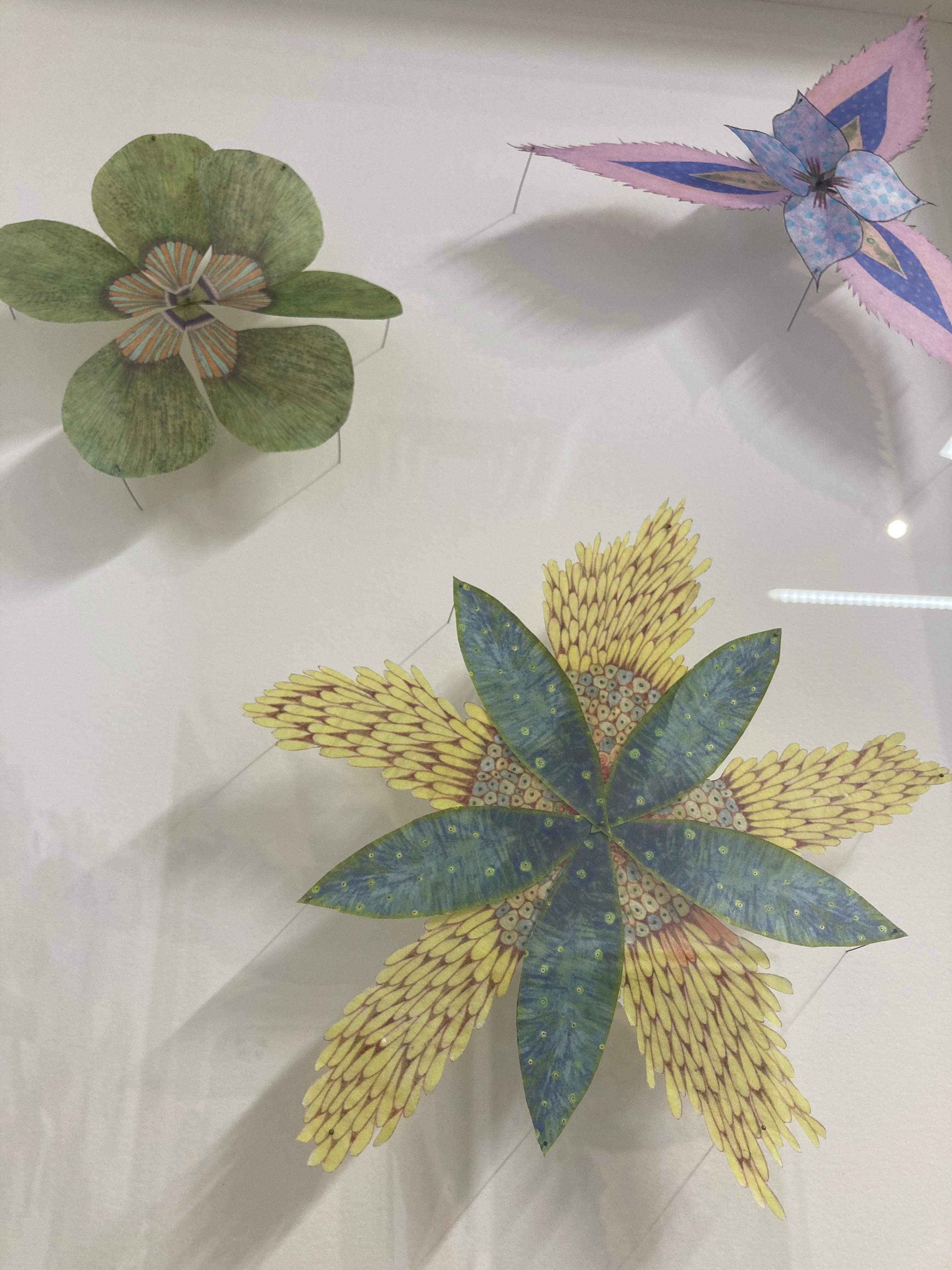 Colorburst Pinwheels, genadelte Papierblumen in Grün, Rosa, Gelb, Lila im Angebot 1
