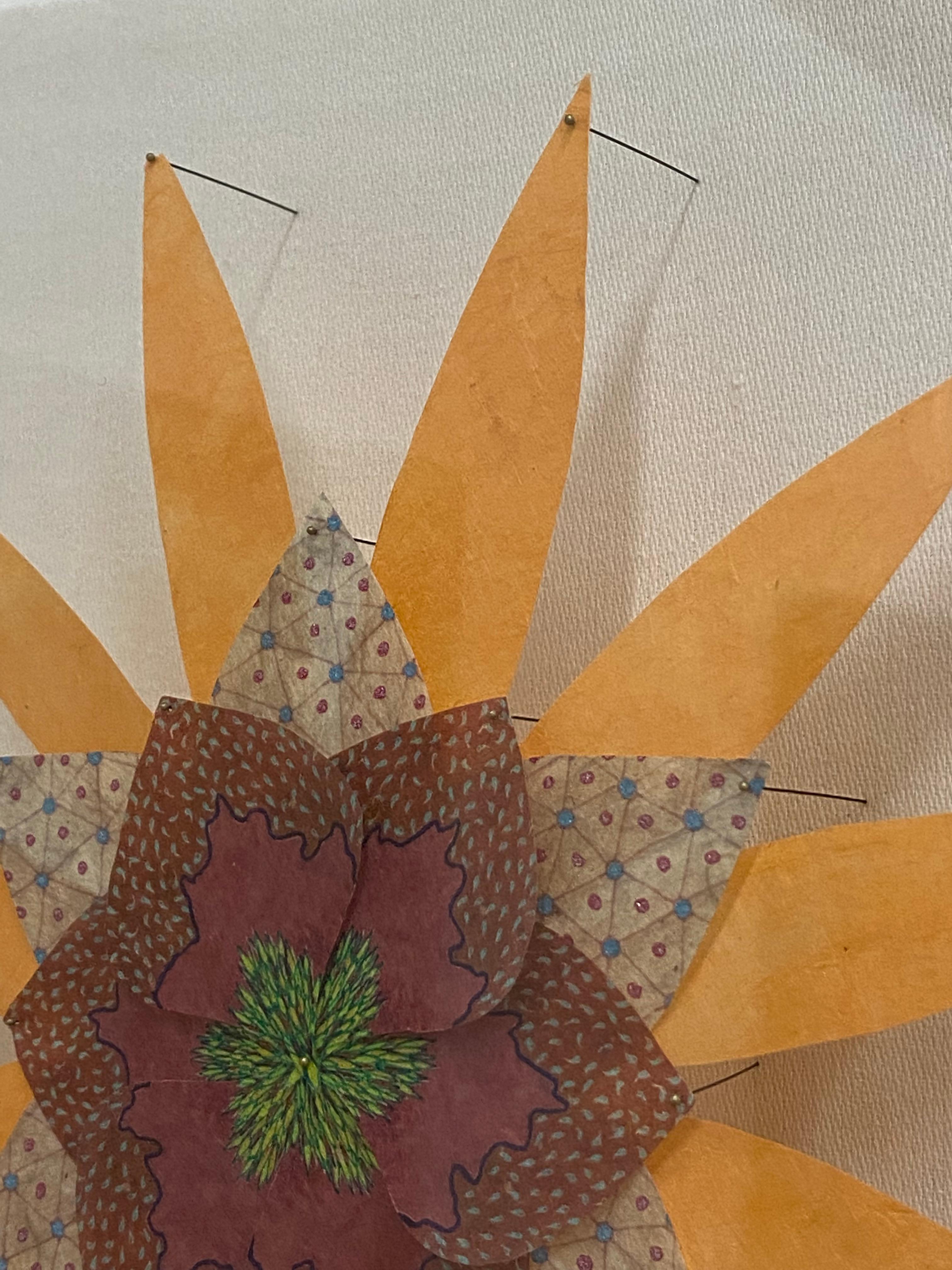 Erde und Himmel Stern - Zeitgenössische Botanische Wandskulptur Orange Maroon Papier im Angebot 4