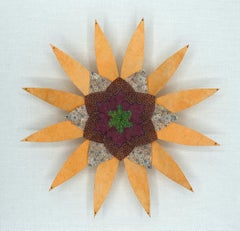 Étoile de terre et de ciel - Sculpture murale botanique contemporaine Orange Marron Papier