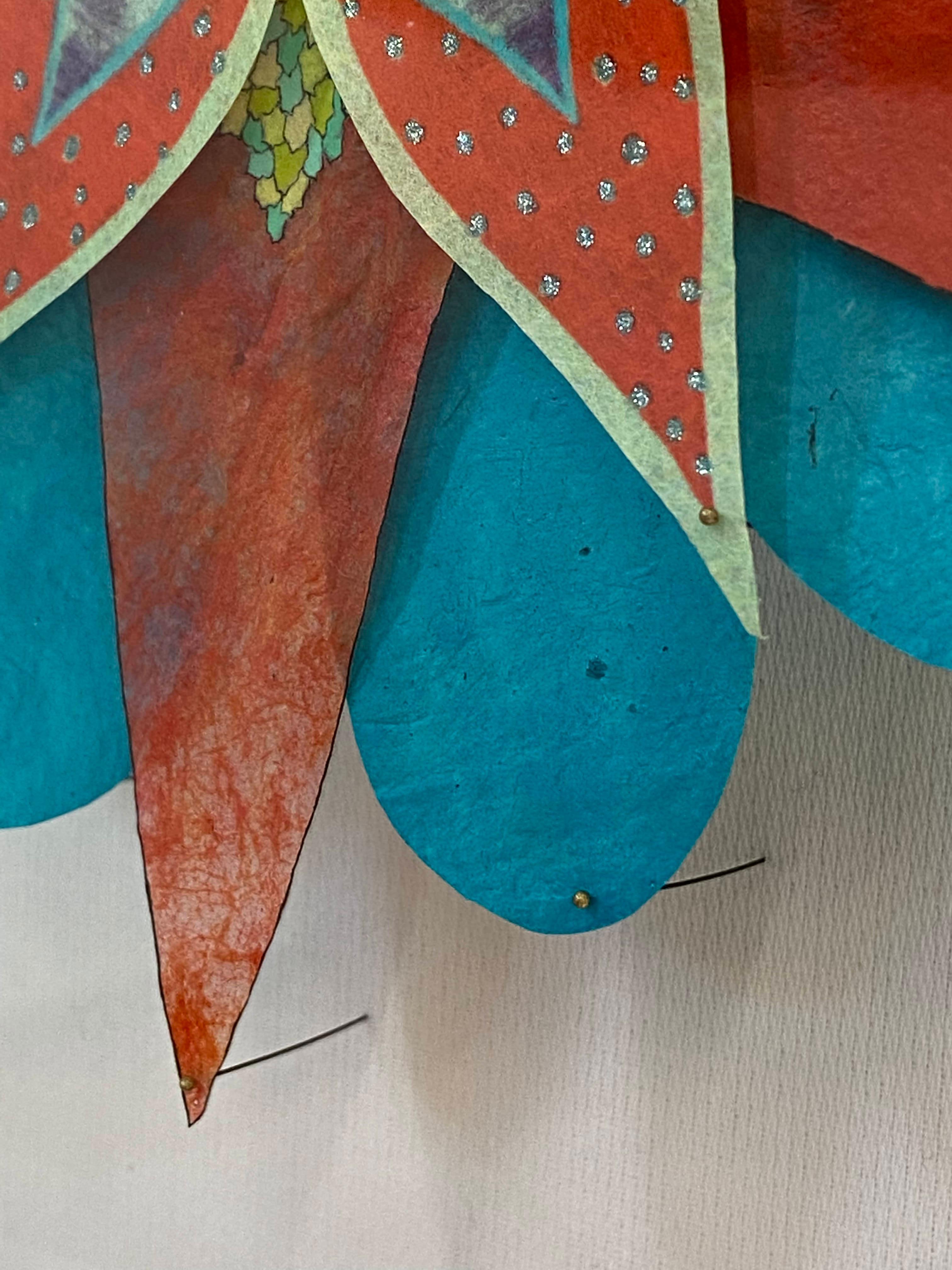 Fanfare Star - Sculpture botanique en papier bleu sarcelle rouge fleur, 2021 en vente 4