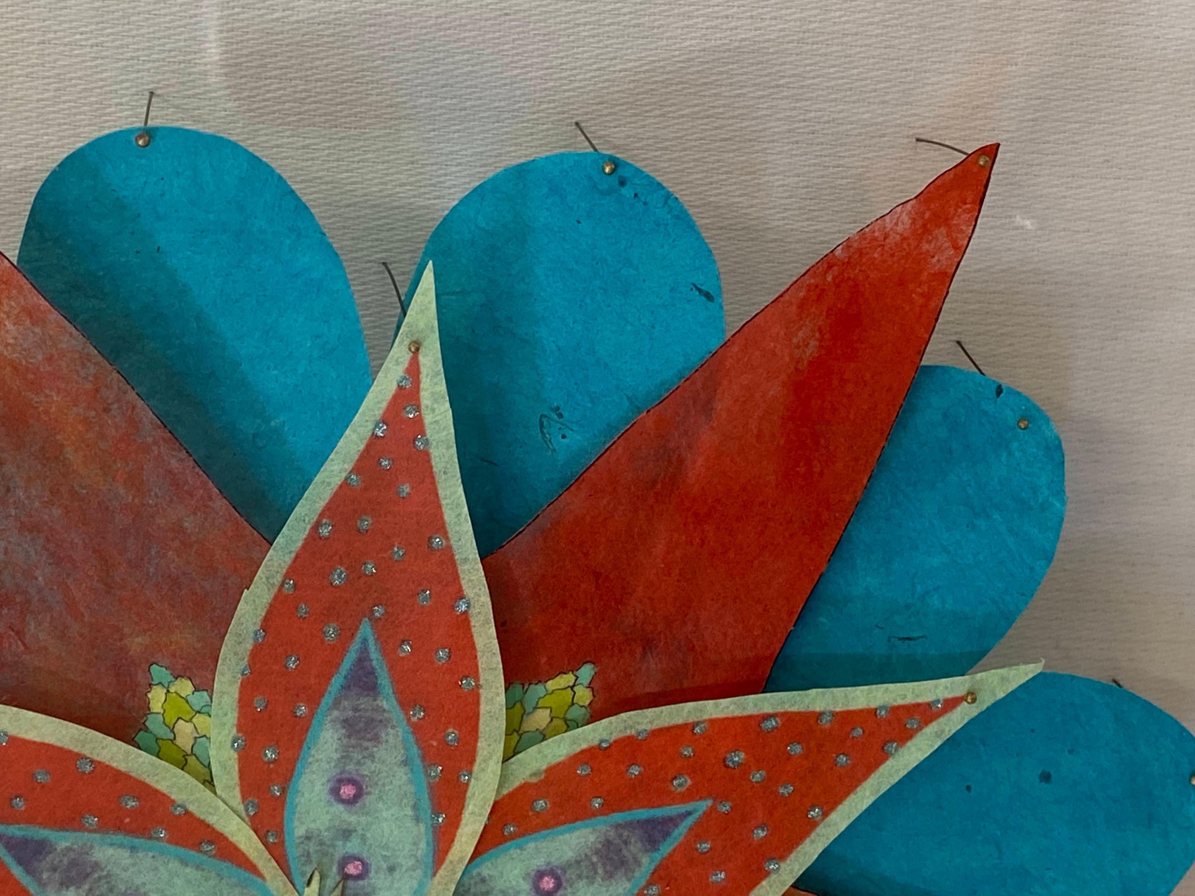 Fanfare Star, Teal Blau, Rot, Bunte botanische Blumen-Wandskulptur aus Papier im Angebot 2
