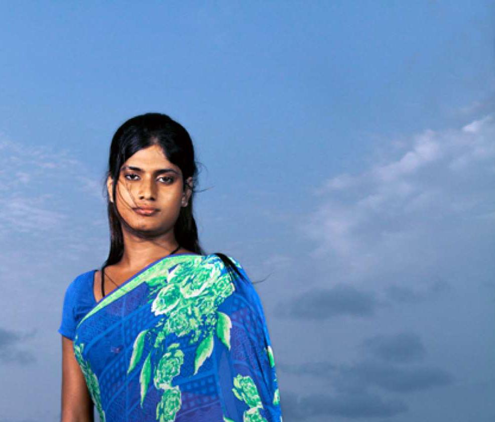 Banu, Protrait. Aus der Serie The Third Gender of India – Photograph von Jill Peters