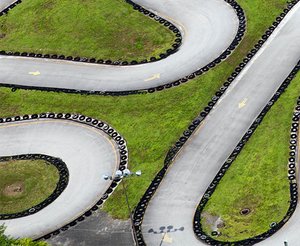 Go Cart Track. Aerial Landscape Farbfotografie in limitierter Auflage (Braun), Color Photograph, von Jill Peters