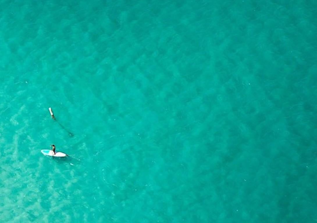 Le pagayeur solitaire.  Areal Ocean Landscape - Photographie en couleur en édition limitée en vente 1