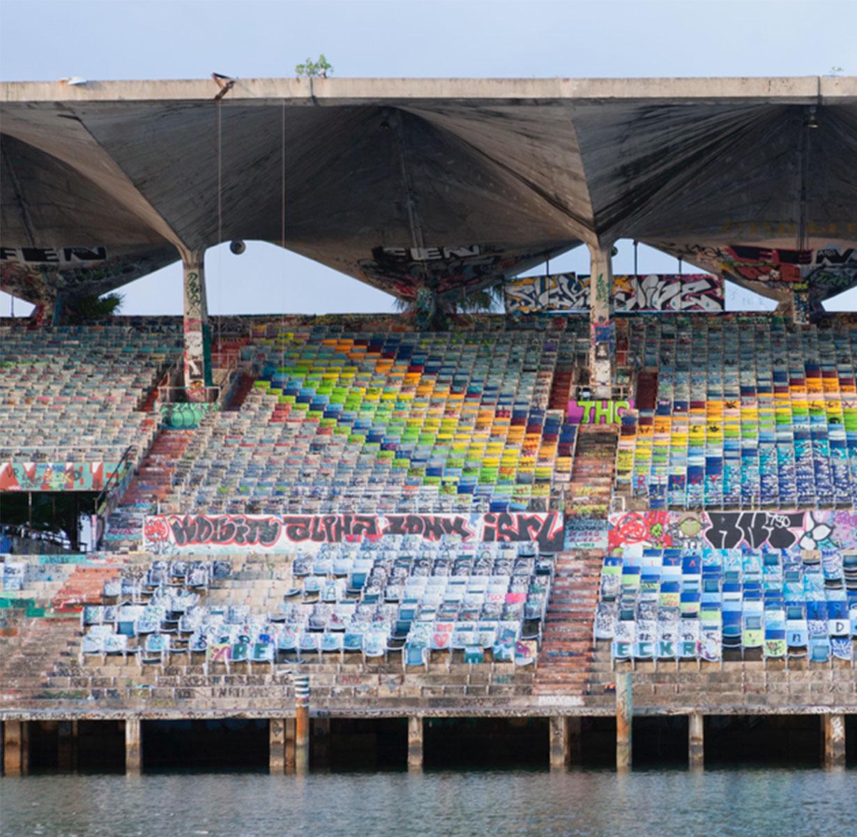 Stade Marin II. Areal Landscape - Photographie en couleur en édition limitée - Gris Landscape Photograph par Jill Peters