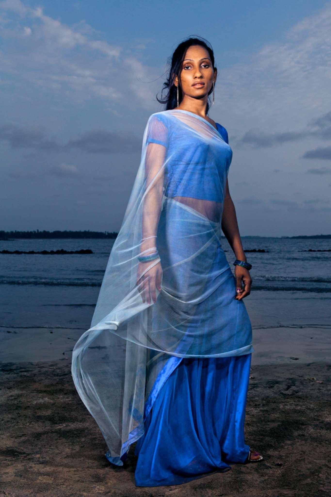Set von 6 Porträts aus der Serie The Third Gender of India – Photograph von Jill Peters