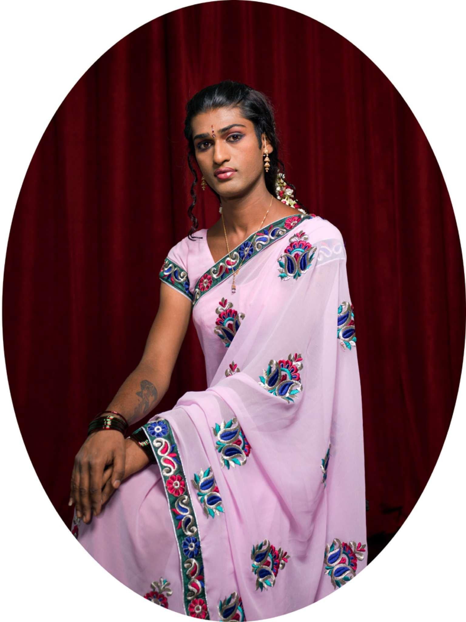 Satz von 6 Protraits. Aus der Serie The Third Gender of India (Schwarz), Color Photograph, von Jill Peters