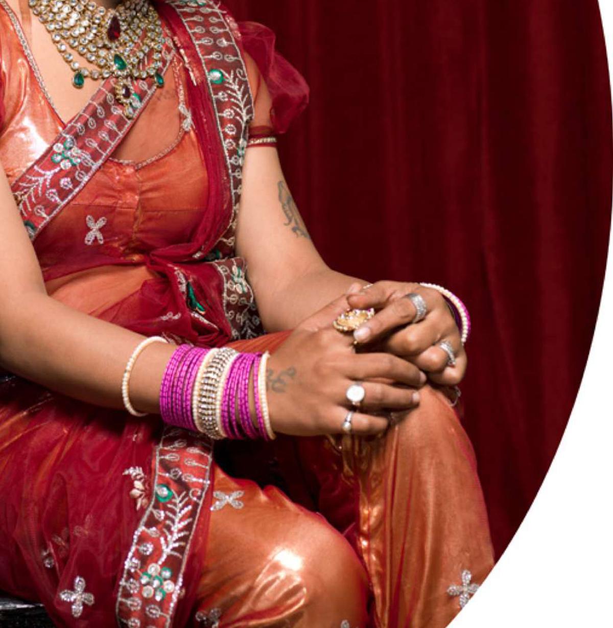 Shreya, Protrait. Aus der Serie The Third Gender of India (Moderne), Photograph, von Jill Peters