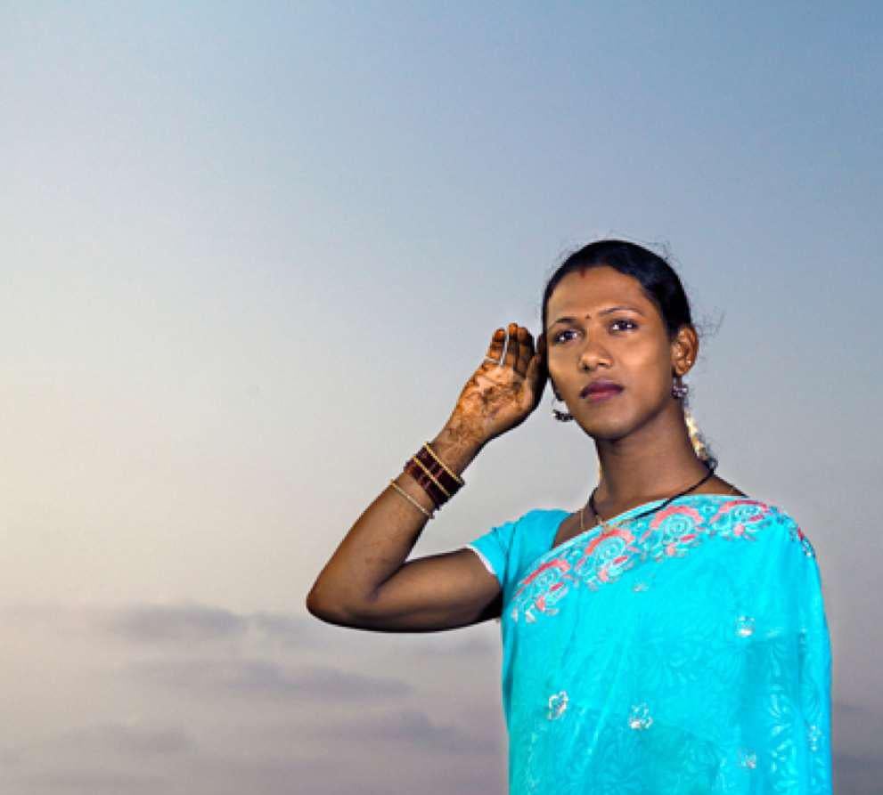 Sri, Protrait. Aus der Serie The Third Gender of India  – Photograph von Jill Peters