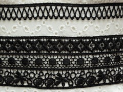 Jill Stuart White & Robe longue à œillets noirs