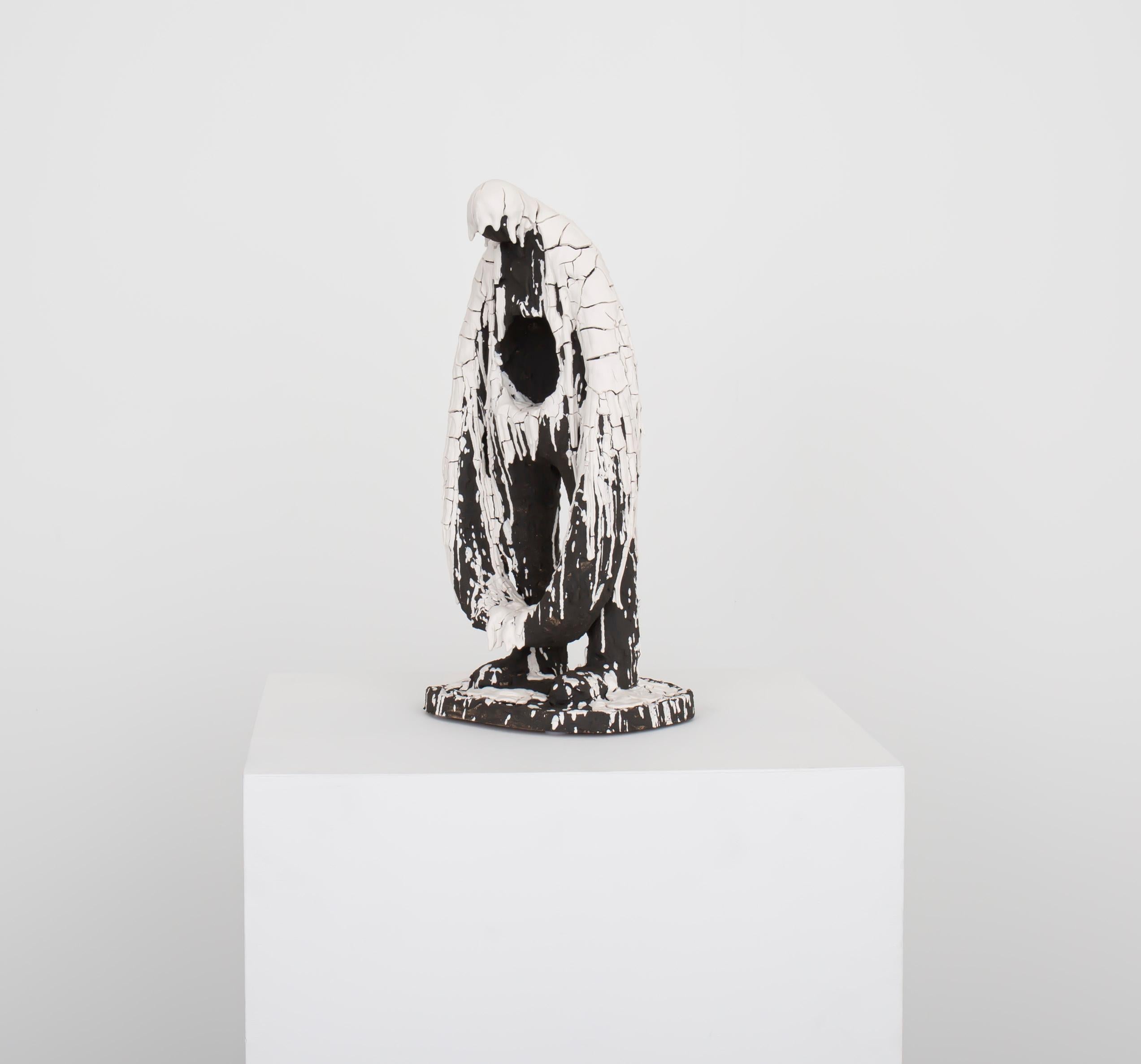 Sculpture figurative de l'artiste norvégien Jim Darbu, complètement craquelée en vente 1