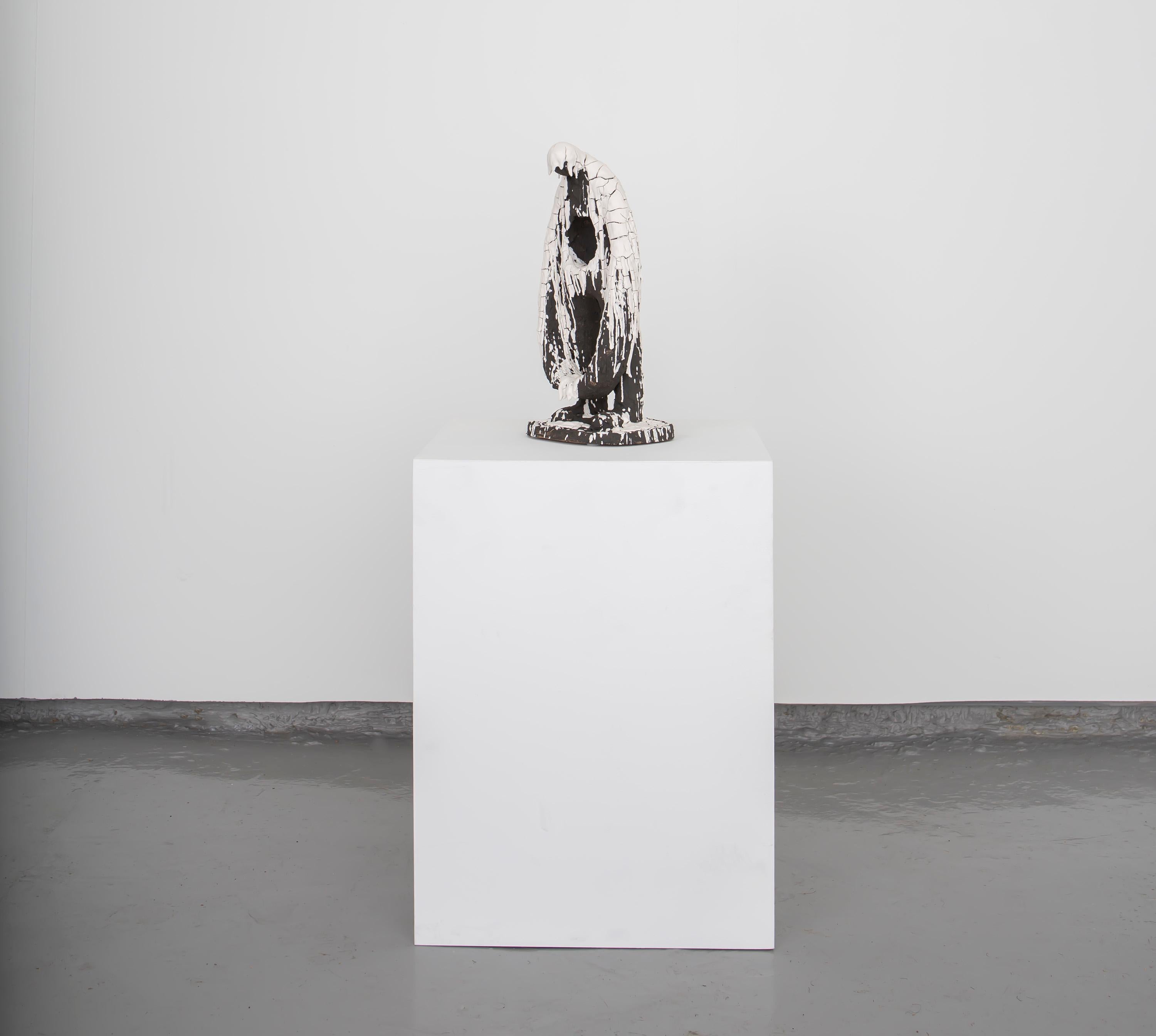 Sculpture figurative de l'artiste norvégien Jim Darbu, complètement craquelée en vente 2