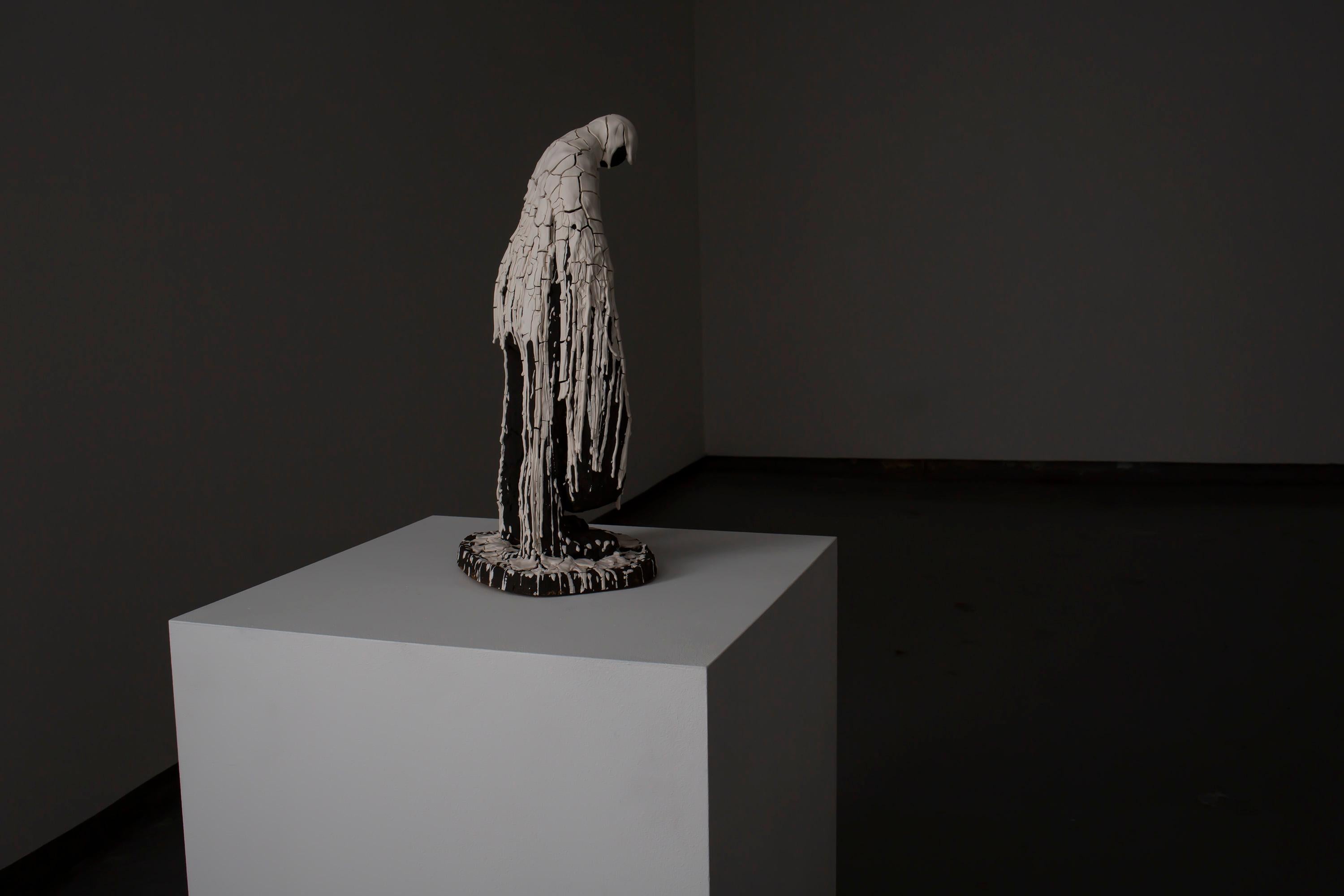 Sculpture figurative de l'artiste norvégien Jim Darbu, complètement craquelée en vente 6