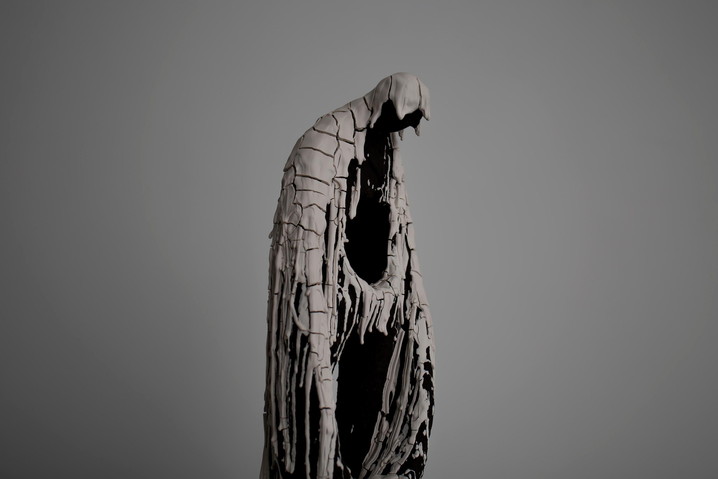 Sculpture figurative de l'artiste norvégien Jim Darbu, complètement craquelée en vente 8
