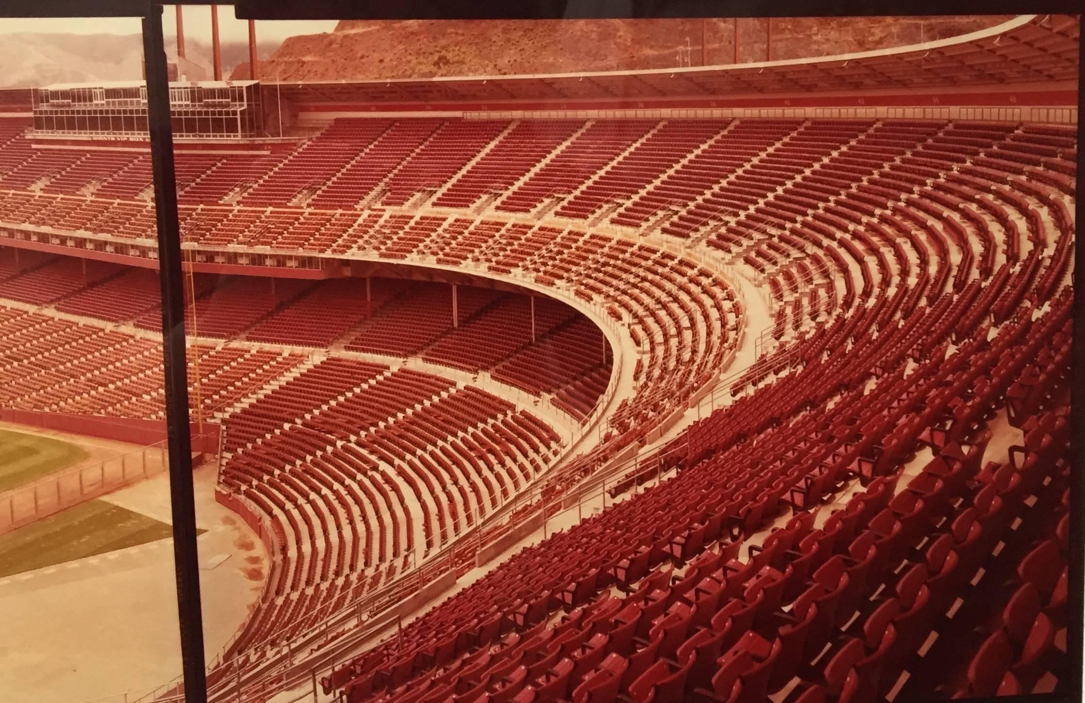 Aus einer bedeutenden Unternehmens-Kunstsammlung herausgelöst 
Jim Dow, Amerikaner, geboren 1942
Candlestick Park, 1982
Ektacolor Chromogenic Druck (Farbstoffkopplerdruck)
Bild: 7 3/4 × 29 3/4 in. (19,7 × 75,6 cm) Blatt: 10 13/16 × 34 in. (27,4 ×
