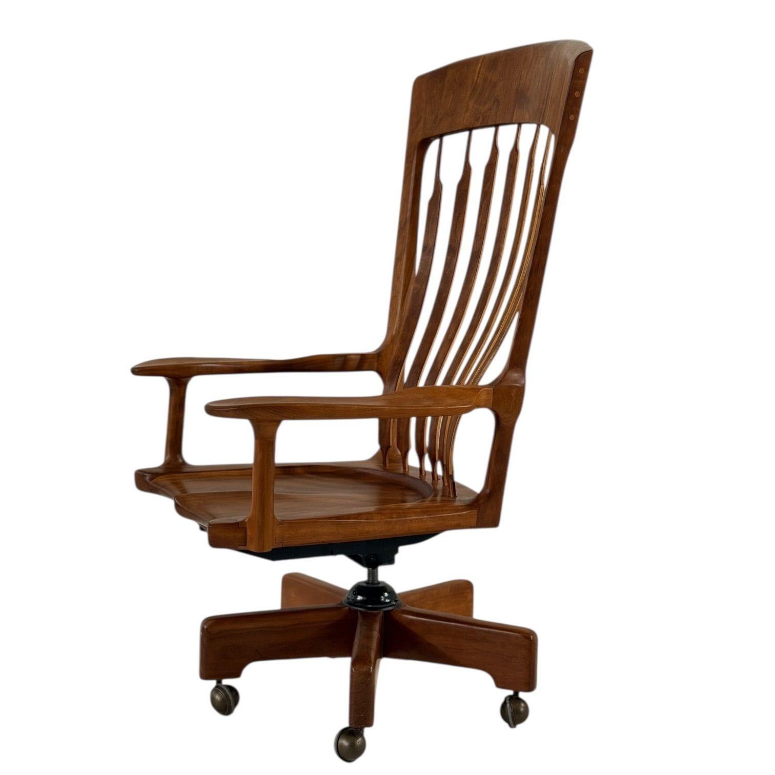 Mid-Century Modern Jim Hammer Walnut High Back Desk Chair, 1970 en vente