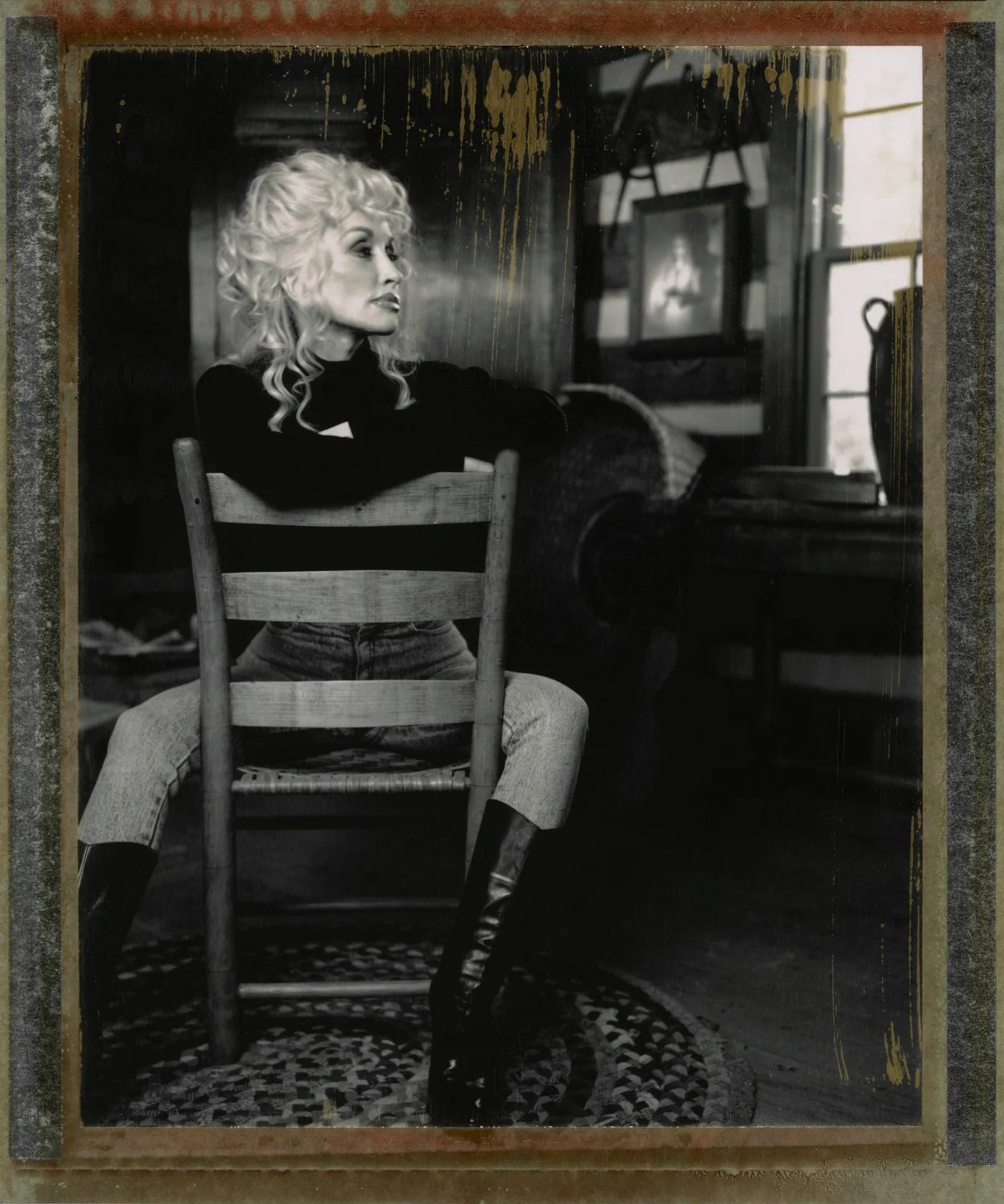 Stampa a pigmenti dell'originale Polaroid di grande formato scattata durante la sessione fotografica "Little Sparrow", Nashville, 2000.

17x22" Stampa a pigmenti d'archivio su carta baritata da 315 g/m², priva di acidi, 100% fibra di cotone.