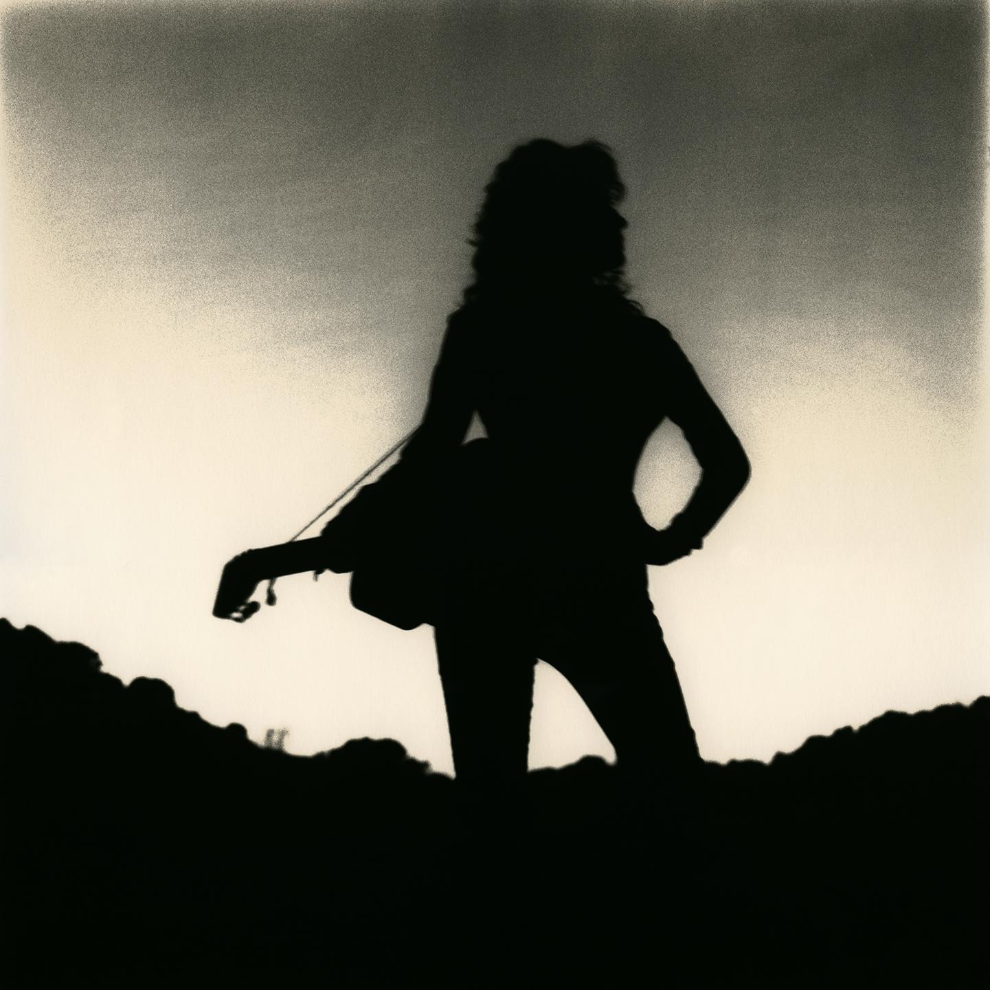 Dolly Parton, Nashville, Tennessee, 2000, di Jim Herrington

17x22" Stampa a pigmenti d'archivio su carta baritata da 315 g/m², priva di acidi, 100% fibra di cotone. Edizione 75

Firmato in recto dal fotografo Jim Herrington.

Disponibile nelle