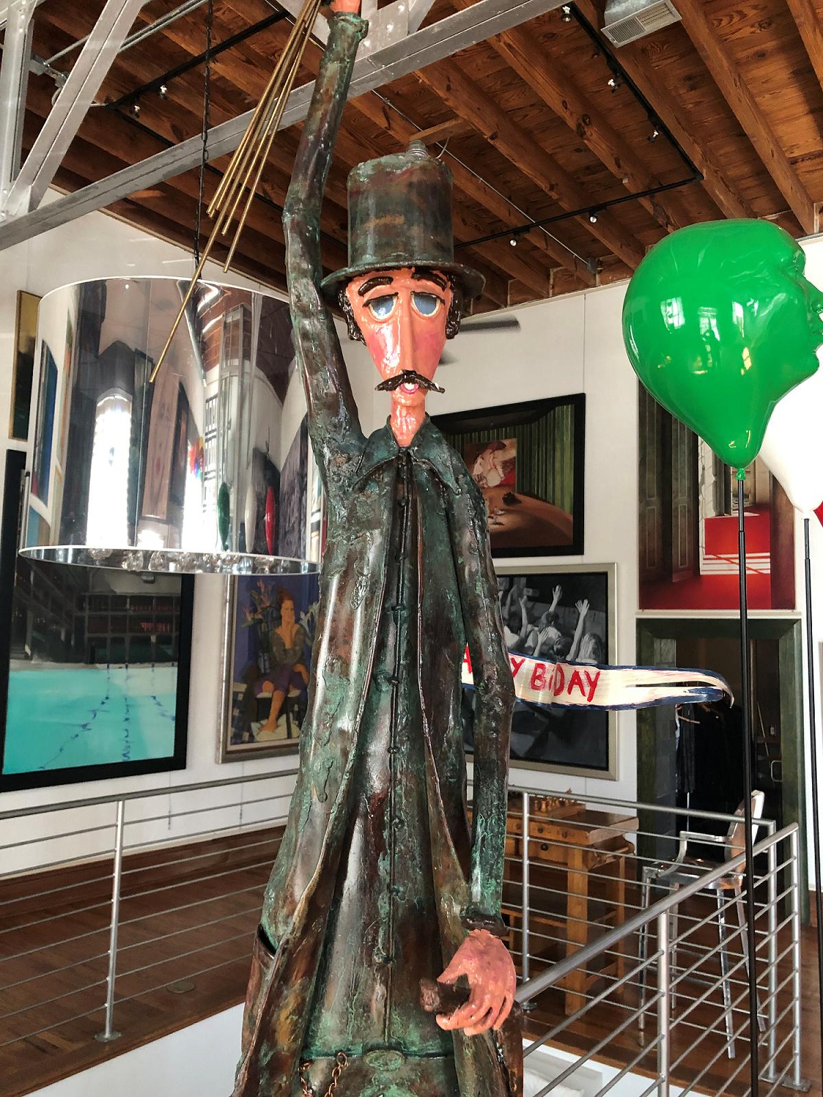 Compleanno - Sculpture di  Jim Lewk 