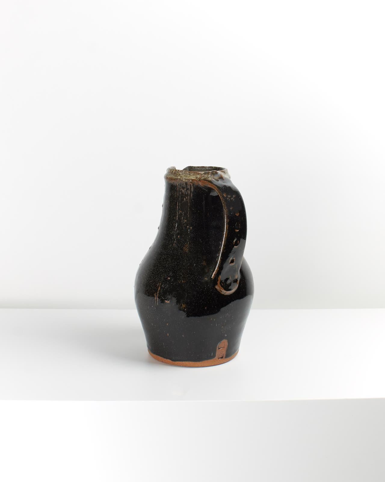 Steingut mit Tenmoku-Glasur
H27 x B18 x T18 cm
