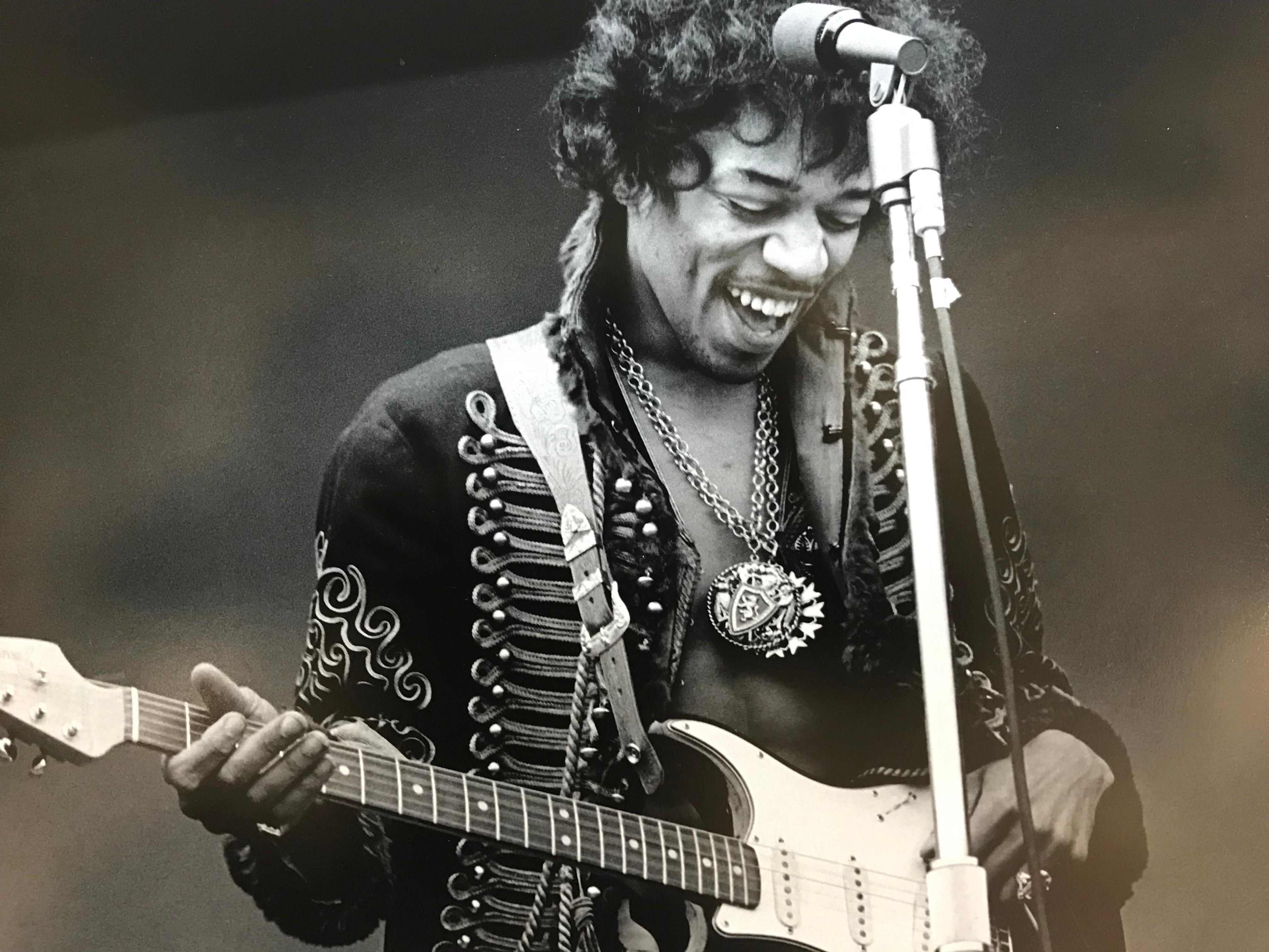 „Smile“ von Jimi Hendrix (Zeitgenössisch), Photograph, von Jim Marshall