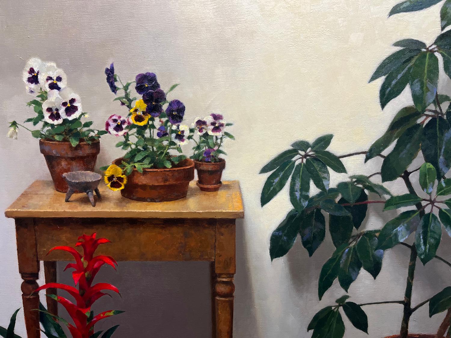Stillleben mit Bromeliad und Stiefmütterchen (Schwarz), Interior Painting, von Jim McVicker