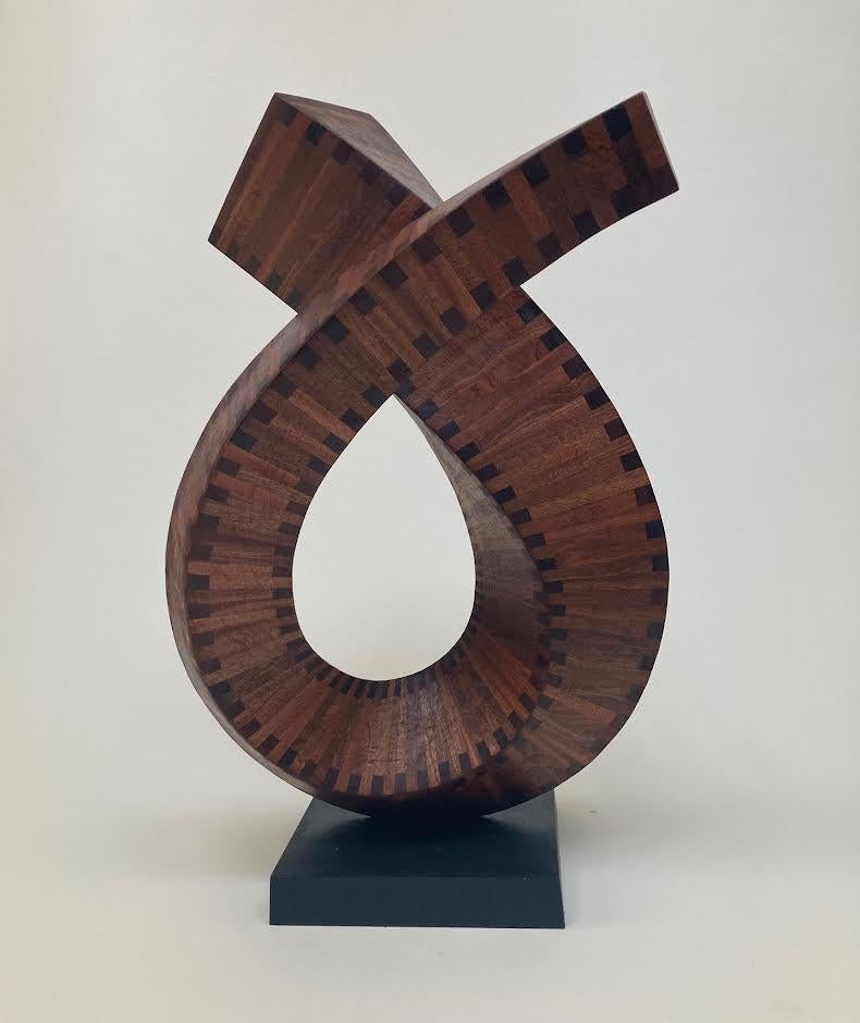 Medium:
Sapele-Holz

Jim Perrys Skulpturen wurden in der Whitney Biennale sowie in Einzelausstellungen bei Calloway Fine Art & Consulting, Washington, DC (2018); The Center for Contemporary Art, Bedminster, NJ (2016); Gremillion & Company Fine Art,