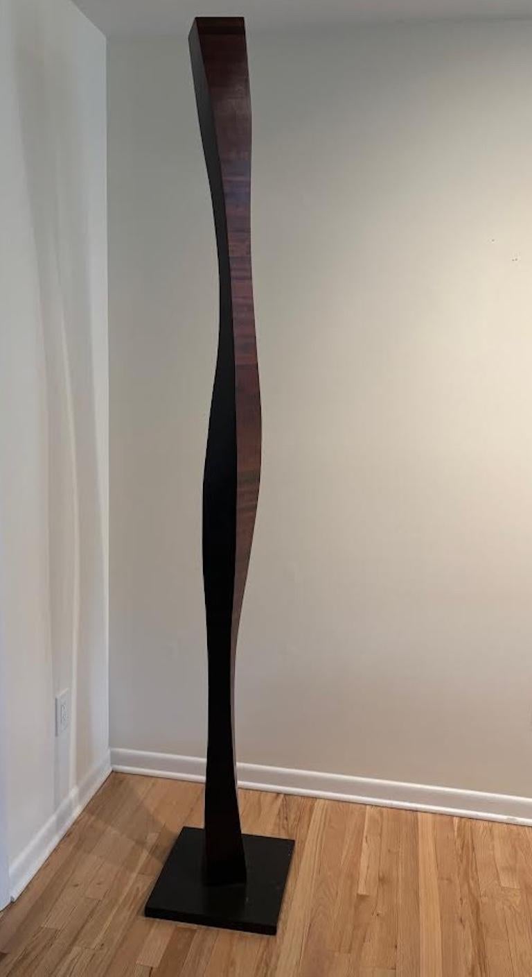 Medio:
Madera de Sapeli

La escultura de Jim Perry ha sido incluida en la Bienal de Whitney, así como en exposiciones individuales en Calloway Fine Art & Consulting, Washington, DC (2018); The Center for Contemporary Art, Bedminster, NJ (2016);