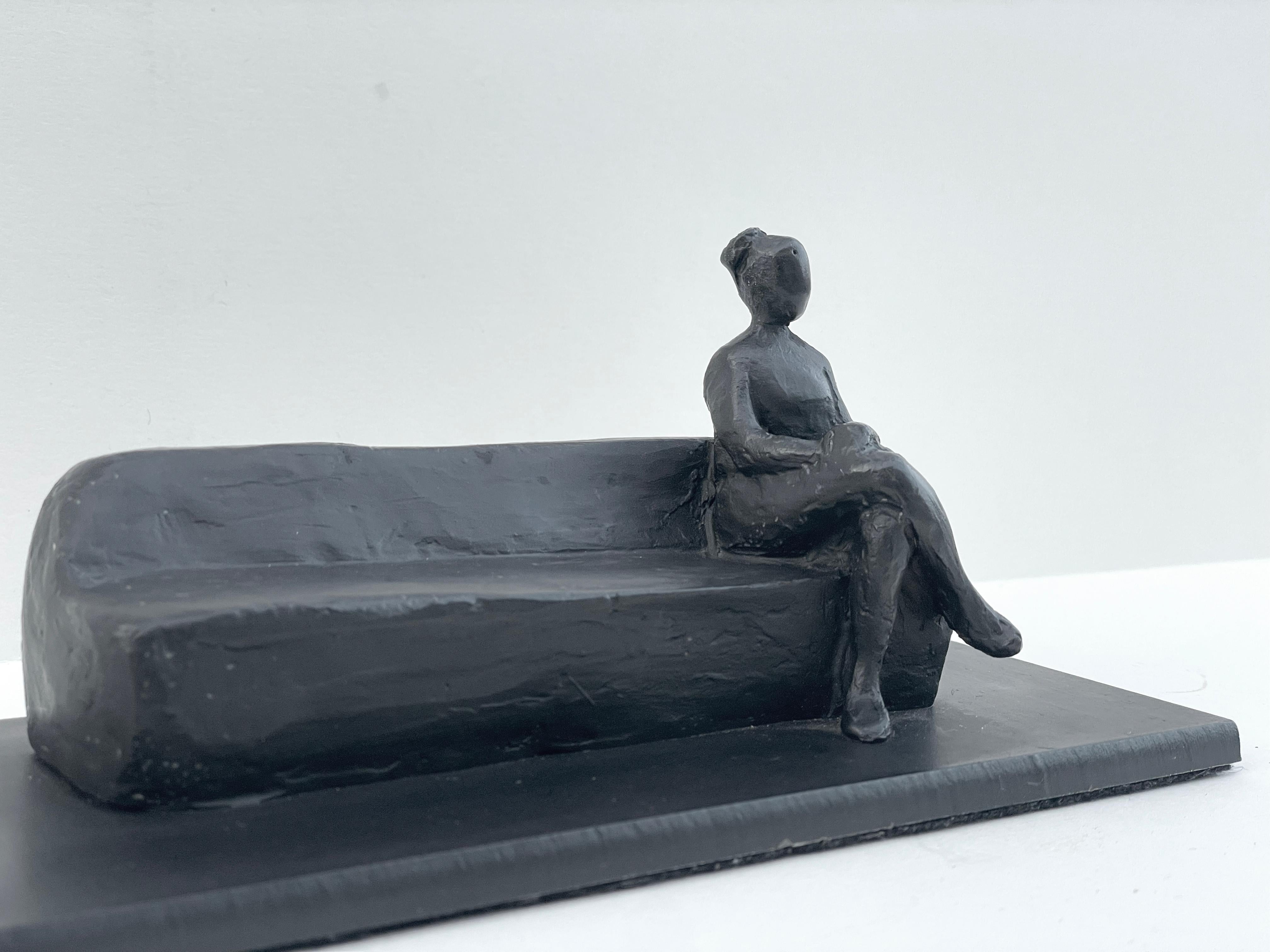 Pendolarismo (donna) - Sculpture di Jim Rennert