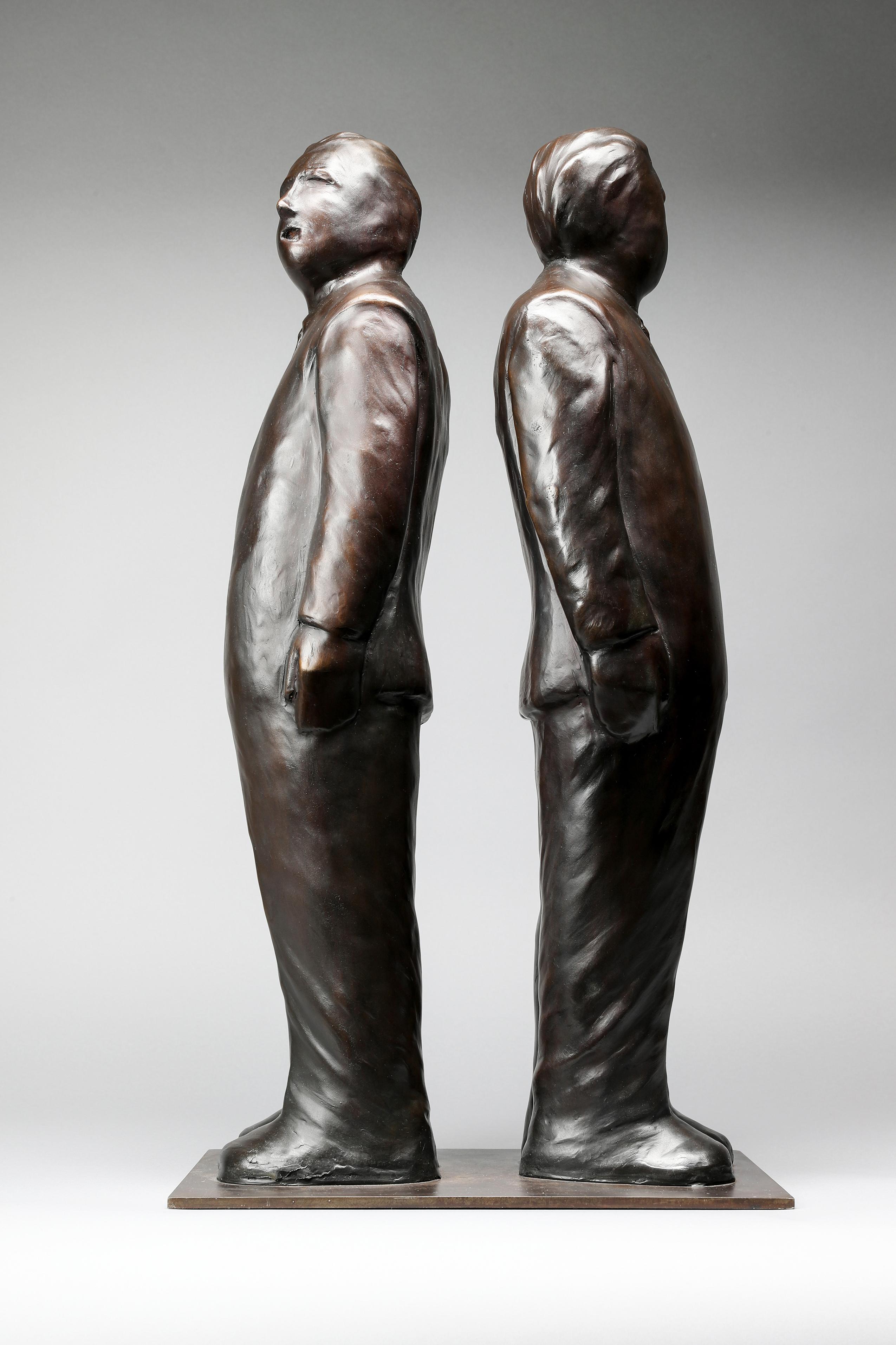 Jim Rennert Figurative Sculpture – Entscheidungen Entscheidungen