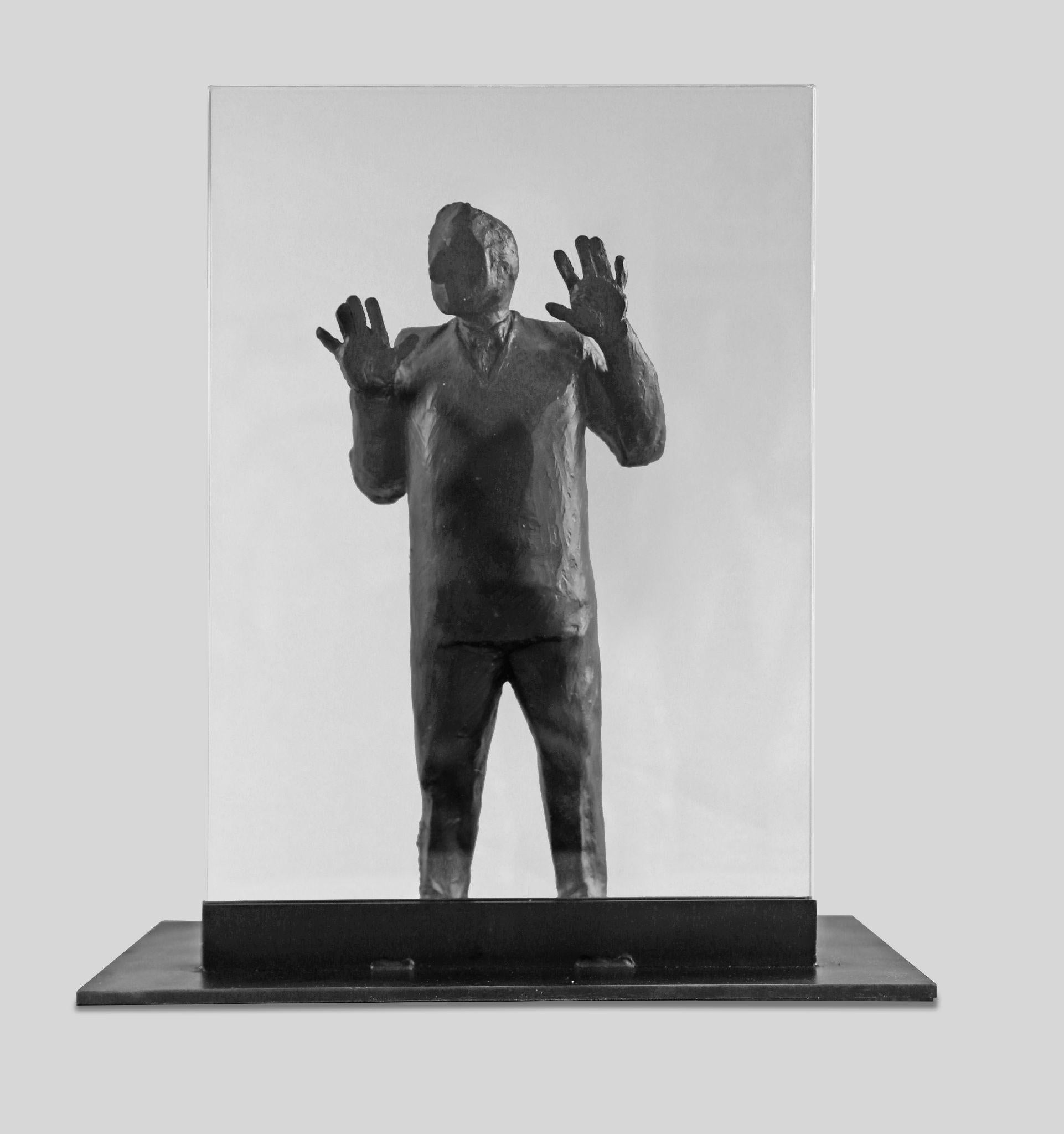 Jim Rennert Figurative Sculpture – Blick auf