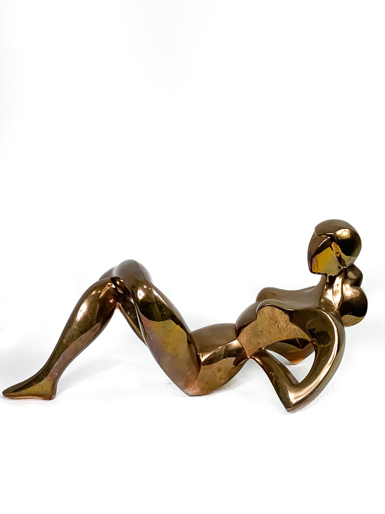 Medium: Bronze
Auflage 3/8

Jim Ritchie (1929-2017), geboren in Montreal, Kanada, ist bekannt für seine Pastellzeichnungen und Bronzeskulpturen. Stilistisch ist er mit dem Kubismus, dem abstrakten figurativen Werk und dem Modernismus verbunden, und