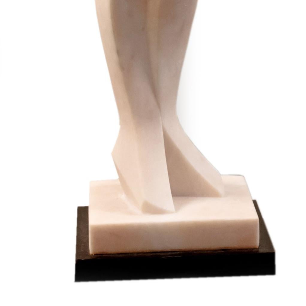 Virginie (V Virginie) - Marron Figurative Sculpture par Jim Ritchie