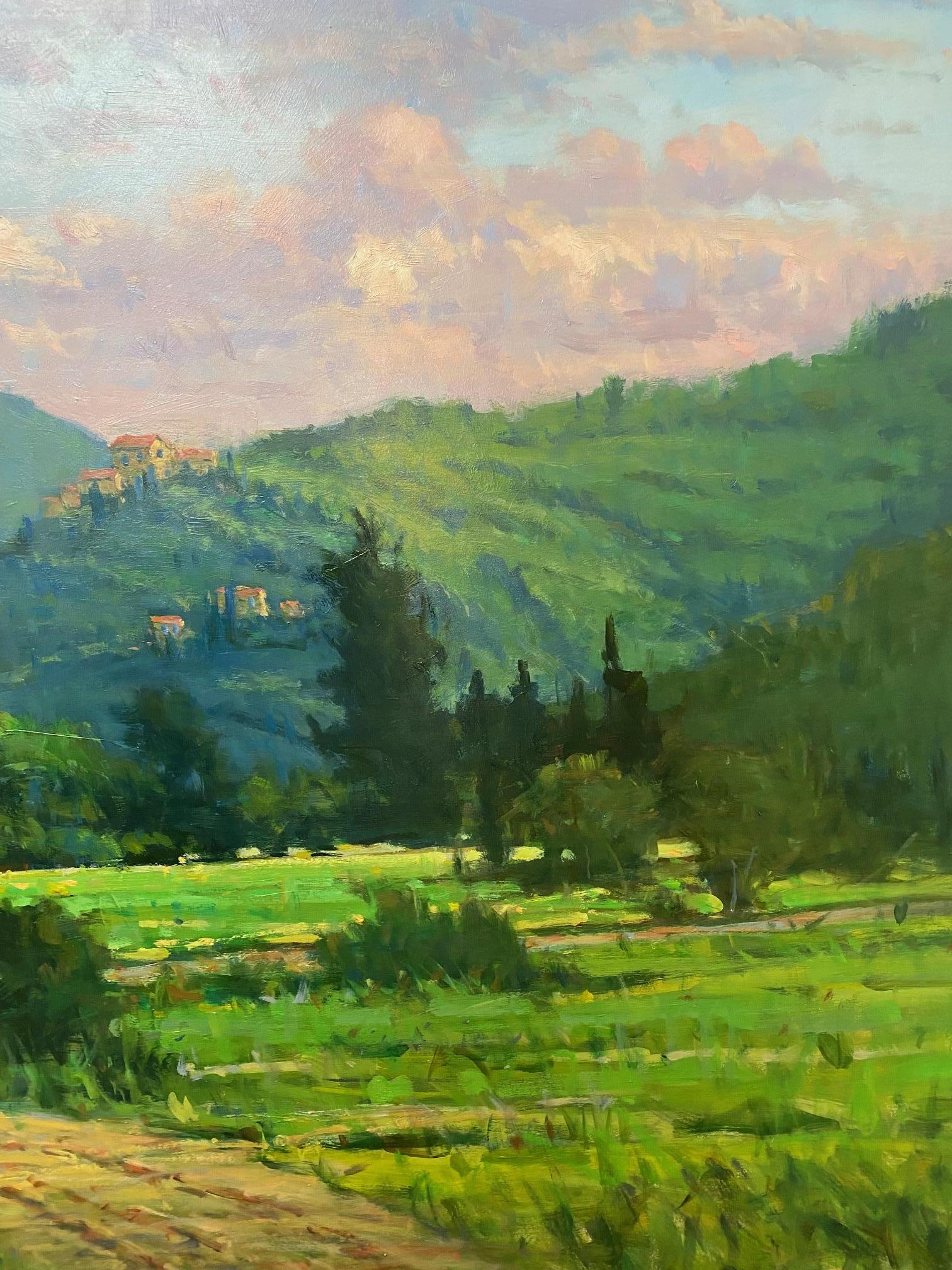 Niché dans le littoral de la célèbre région italienne de Toscane, province de Luca, vous traversez les champs vallonnés pittoresques d'émeraude, de forêt et de vert lime pour découvrir...
la ville médiévale de Pietrasanta.  Cette colonie d'artistes