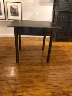 Collezione Legacy di Jim Rose - Tavolino a un cassetto con piano in legno, Mobili in acciaio